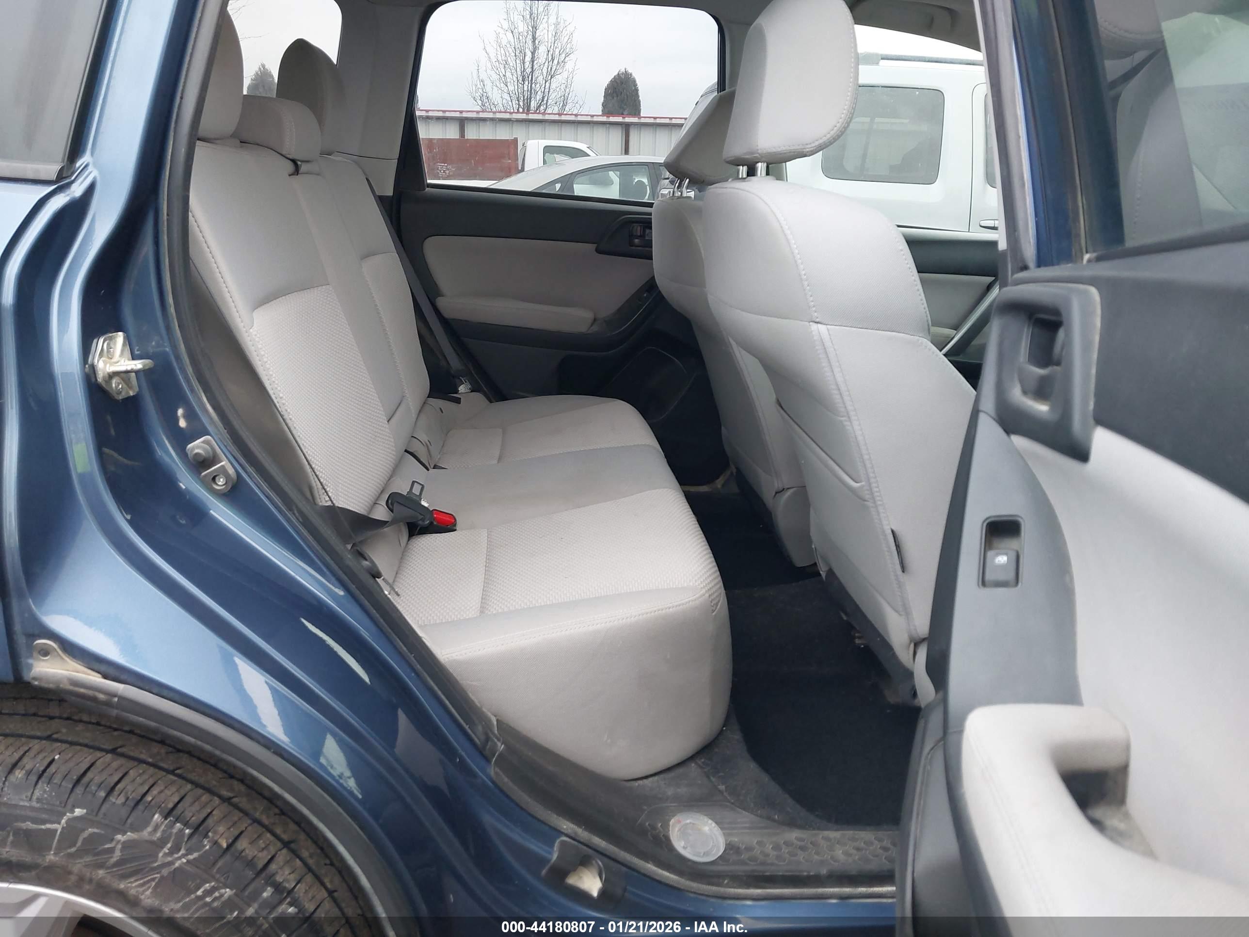 SUBARU FORESTER image 8