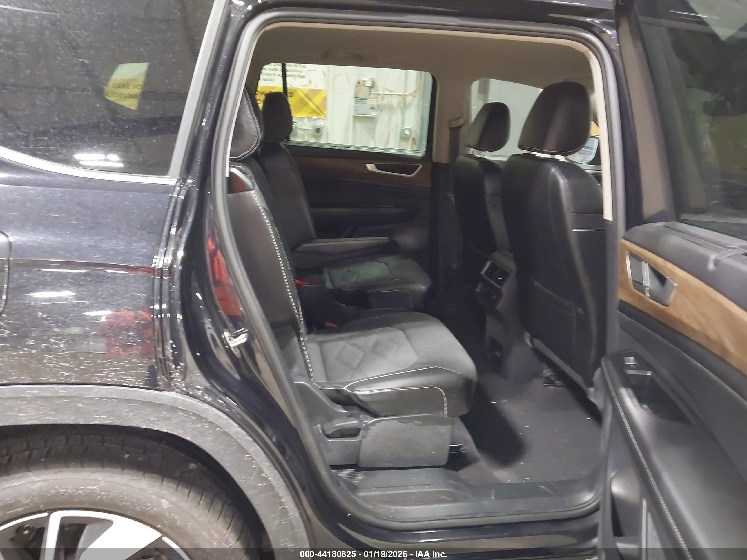 VOLKSWAGEN ATLAS image 8