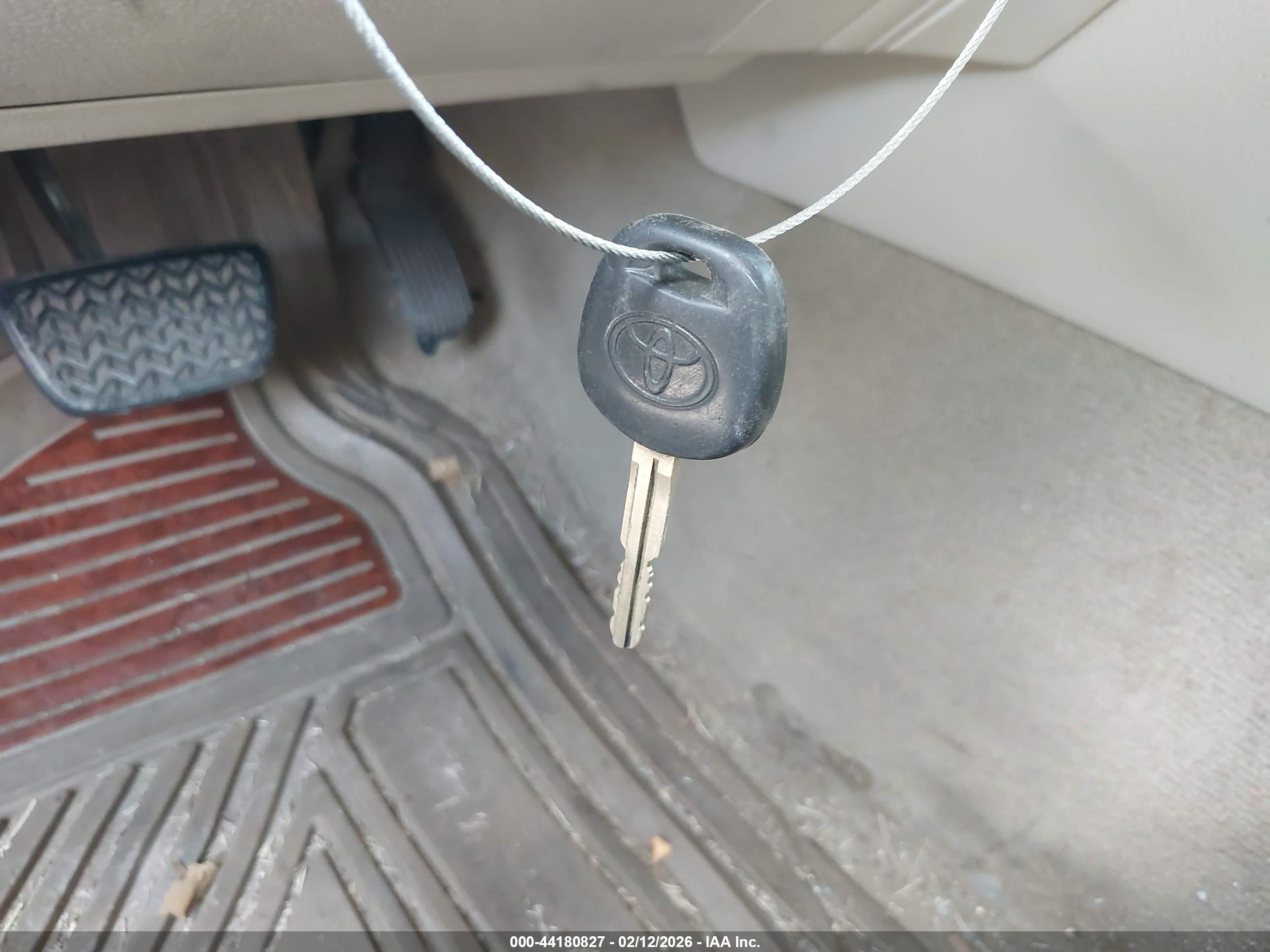 TOYOTA AVALON image 11
