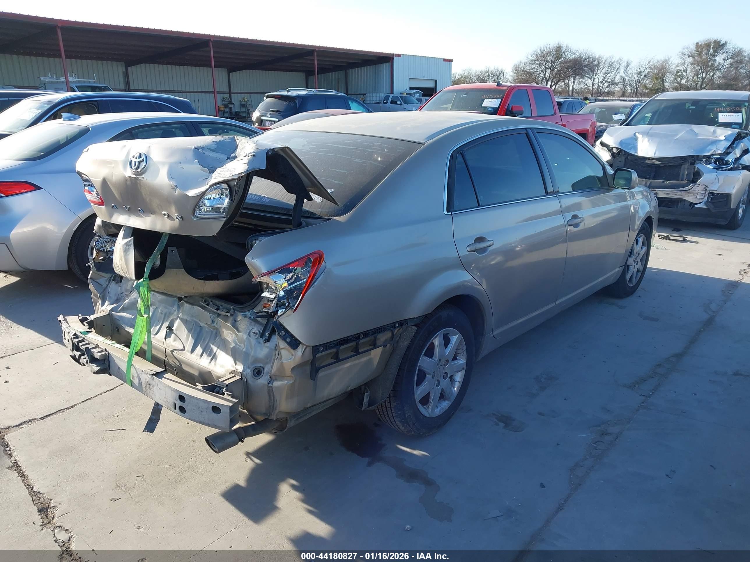TOYOTA AVALON image 4