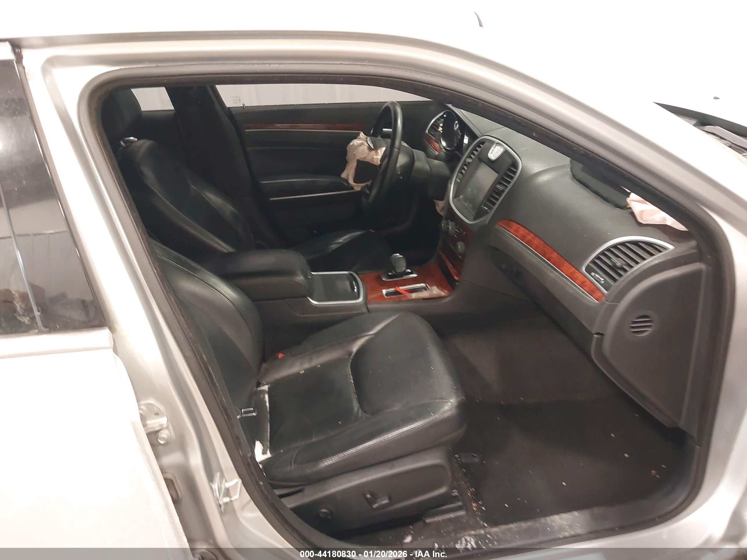 CHRYSLER 300 image 5