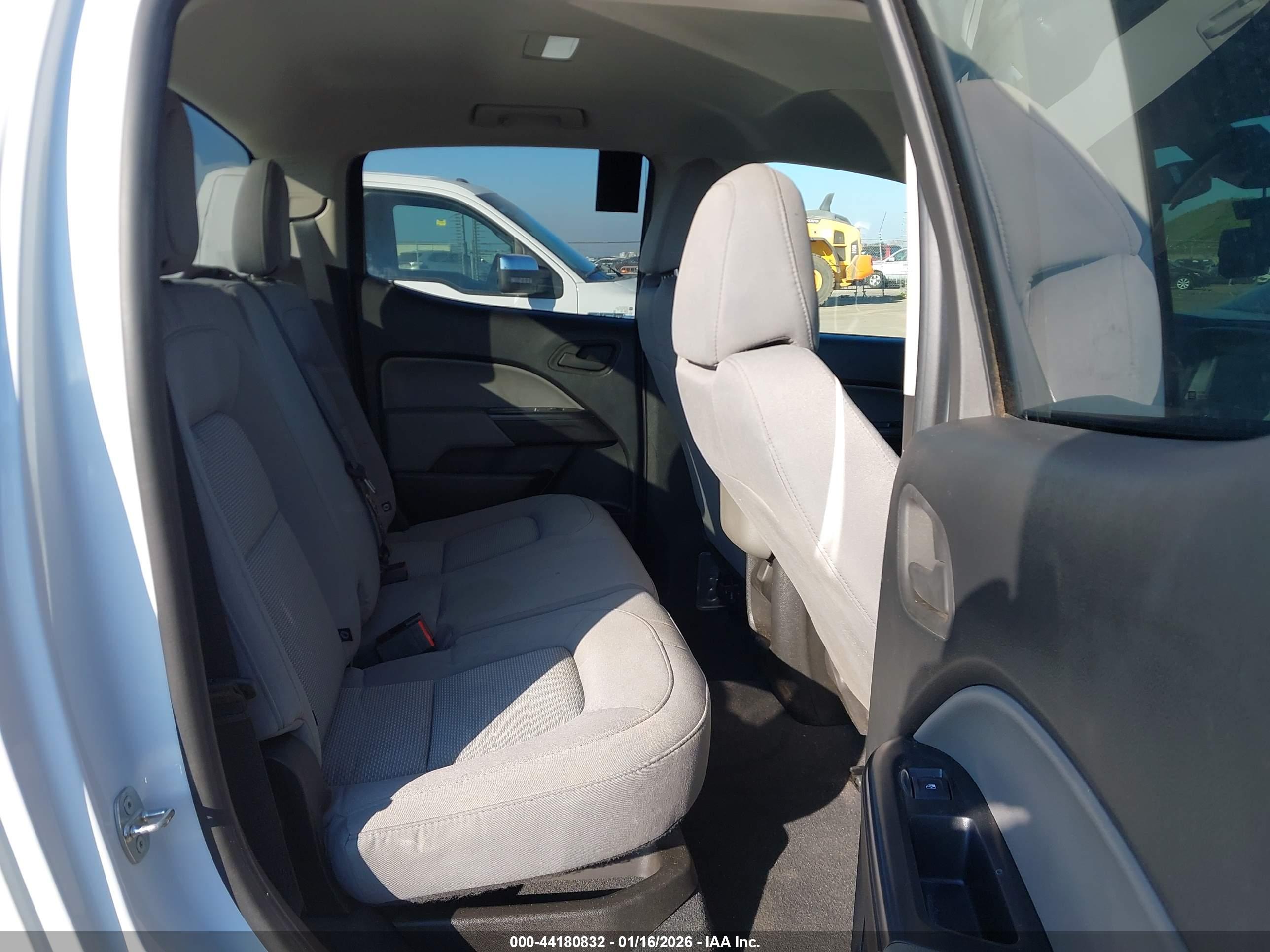 CHEVROLET COLORADO image 8