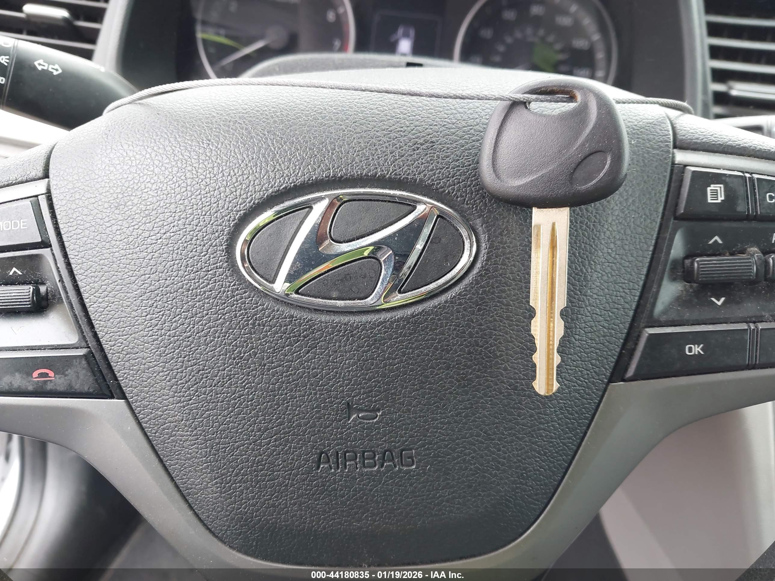 HYUNDAI ELANTRA image 11