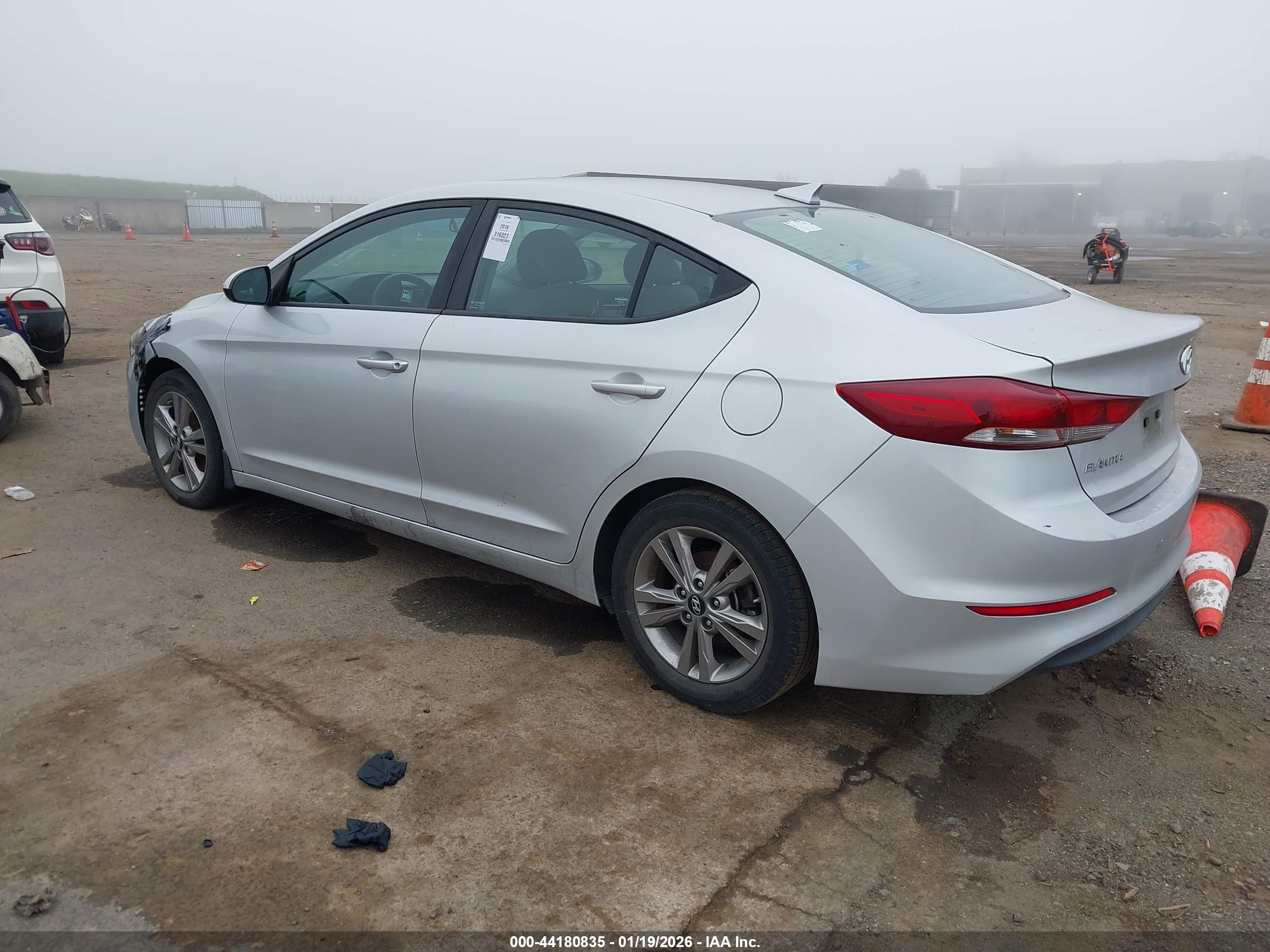 HYUNDAI ELANTRA image 3