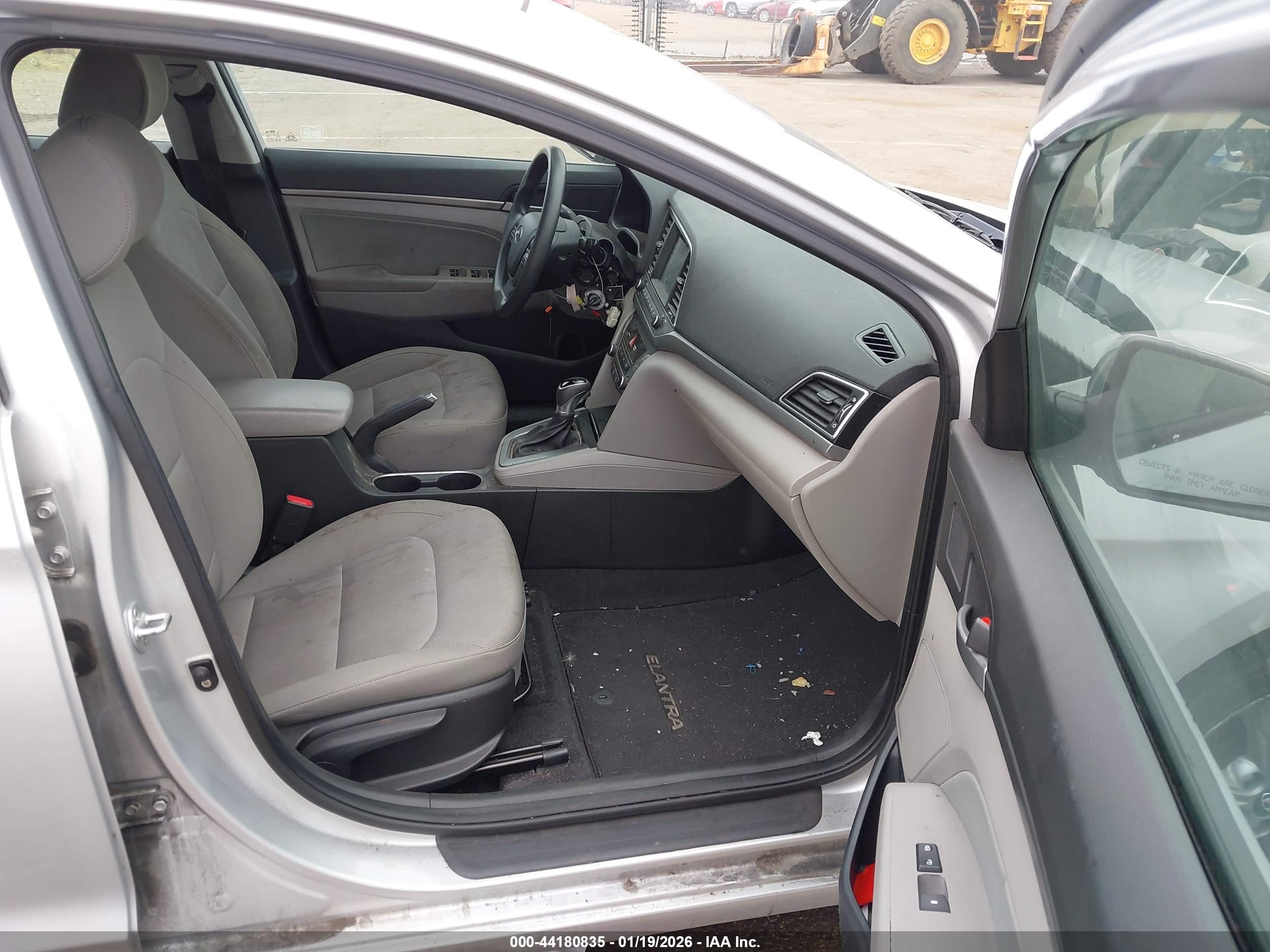 HYUNDAI ELANTRA image 5