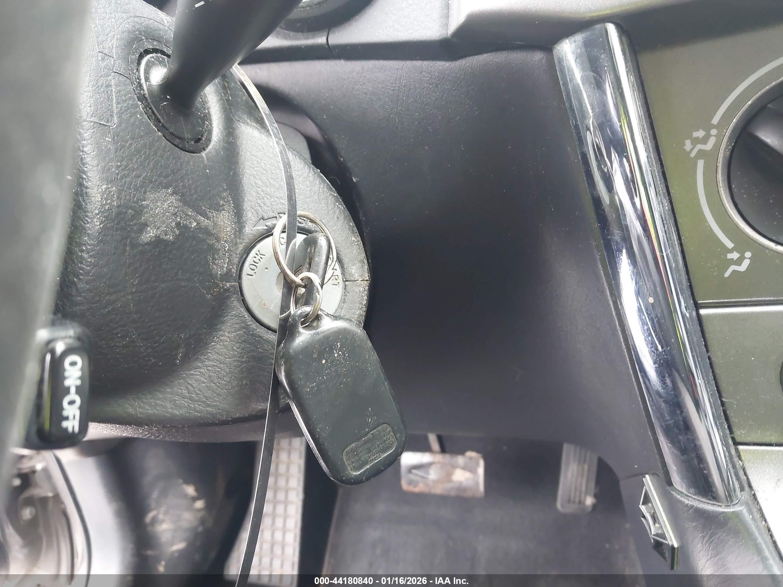 PONTIAC VIBE image 11