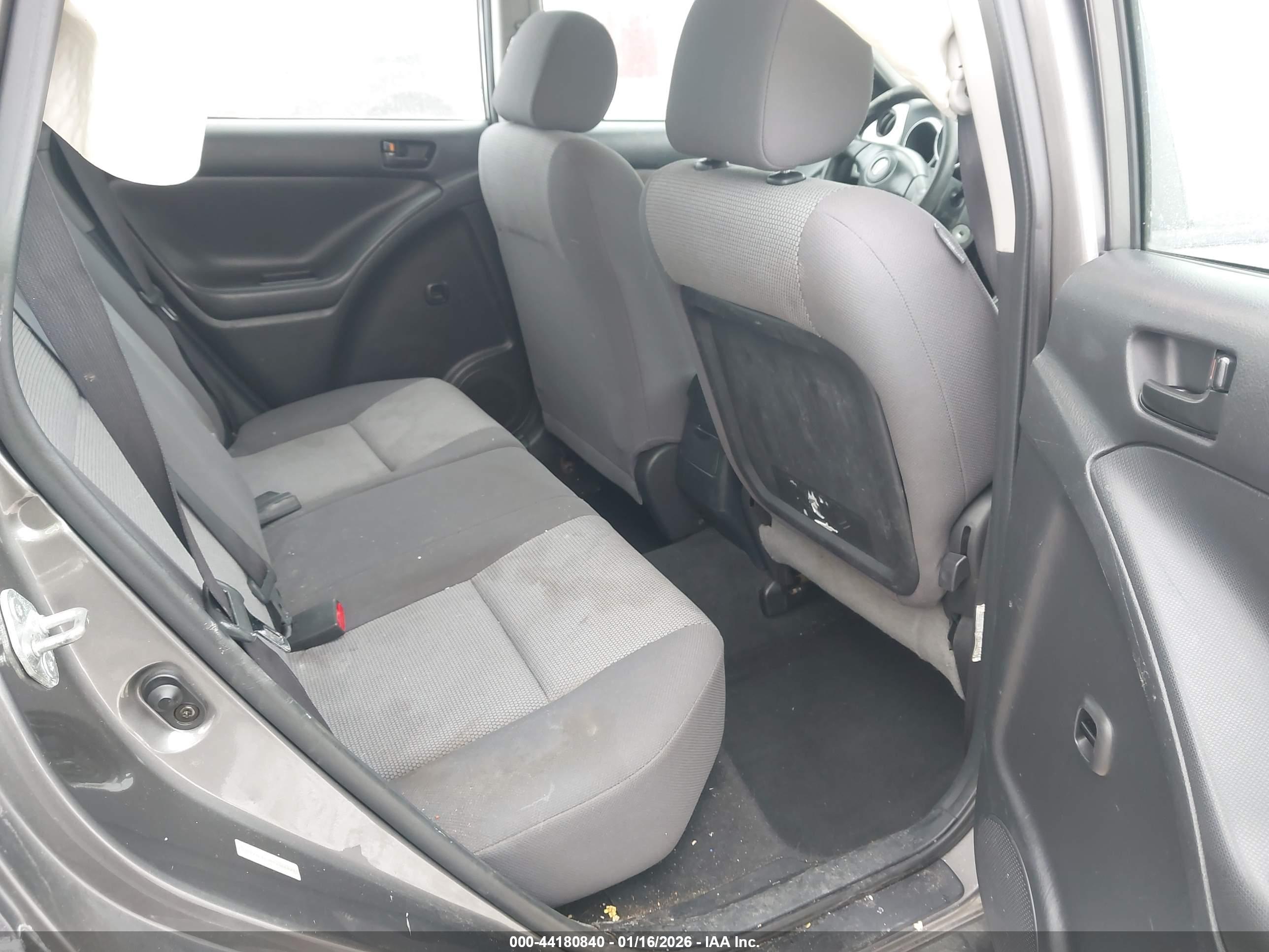 PONTIAC VIBE image 8
