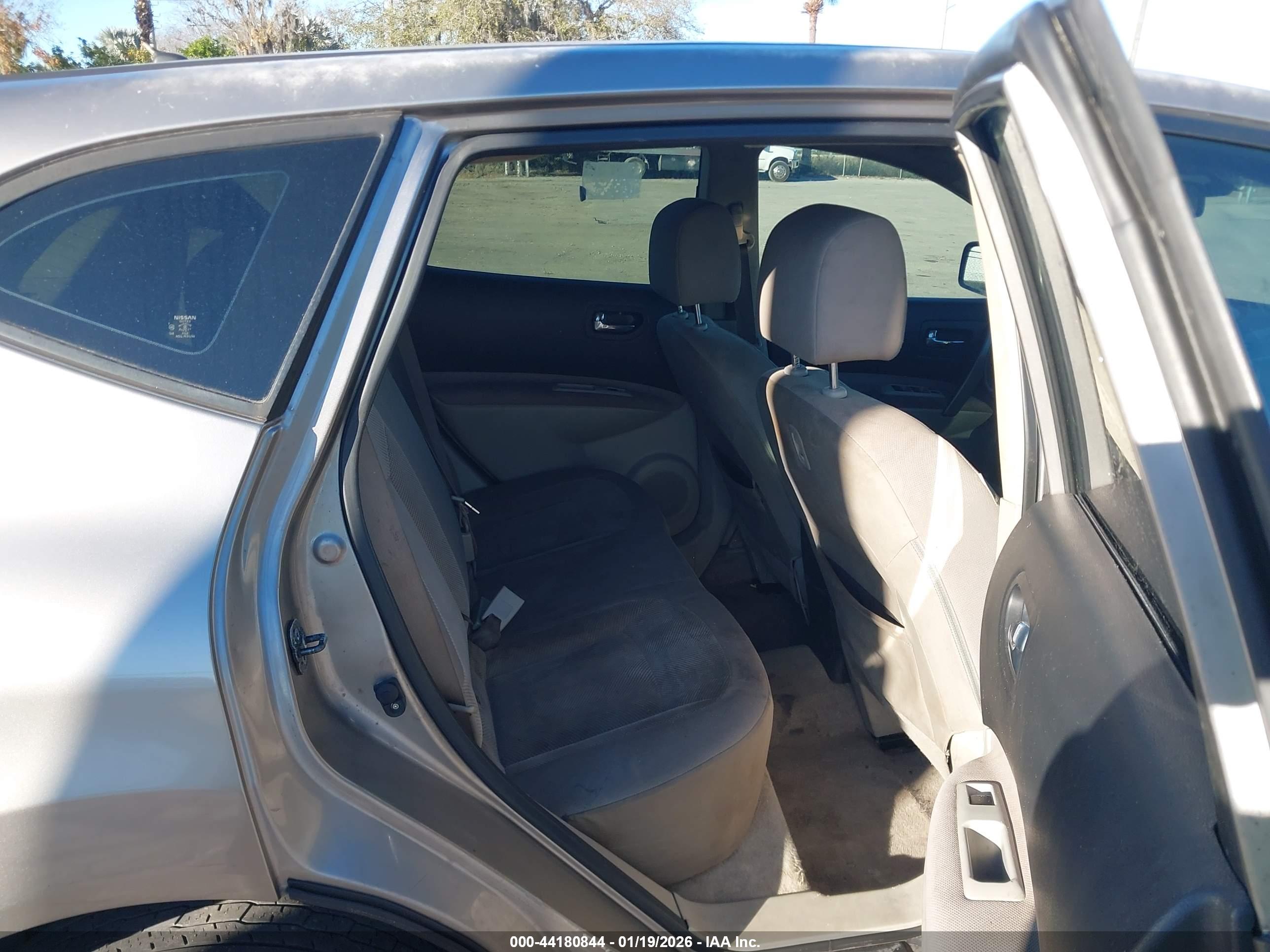 NISSAN ROGUE image 8