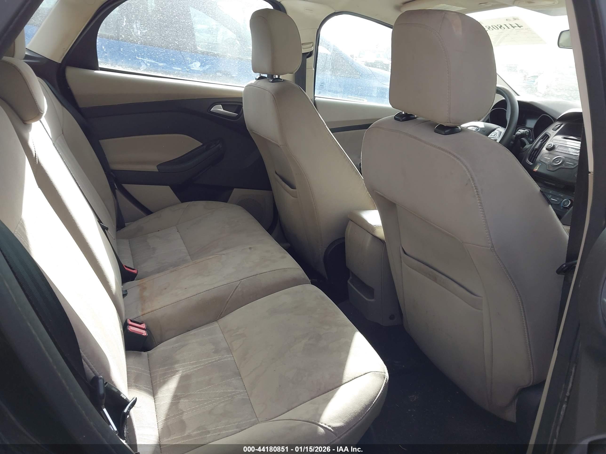 FORD FOCUS image 8
