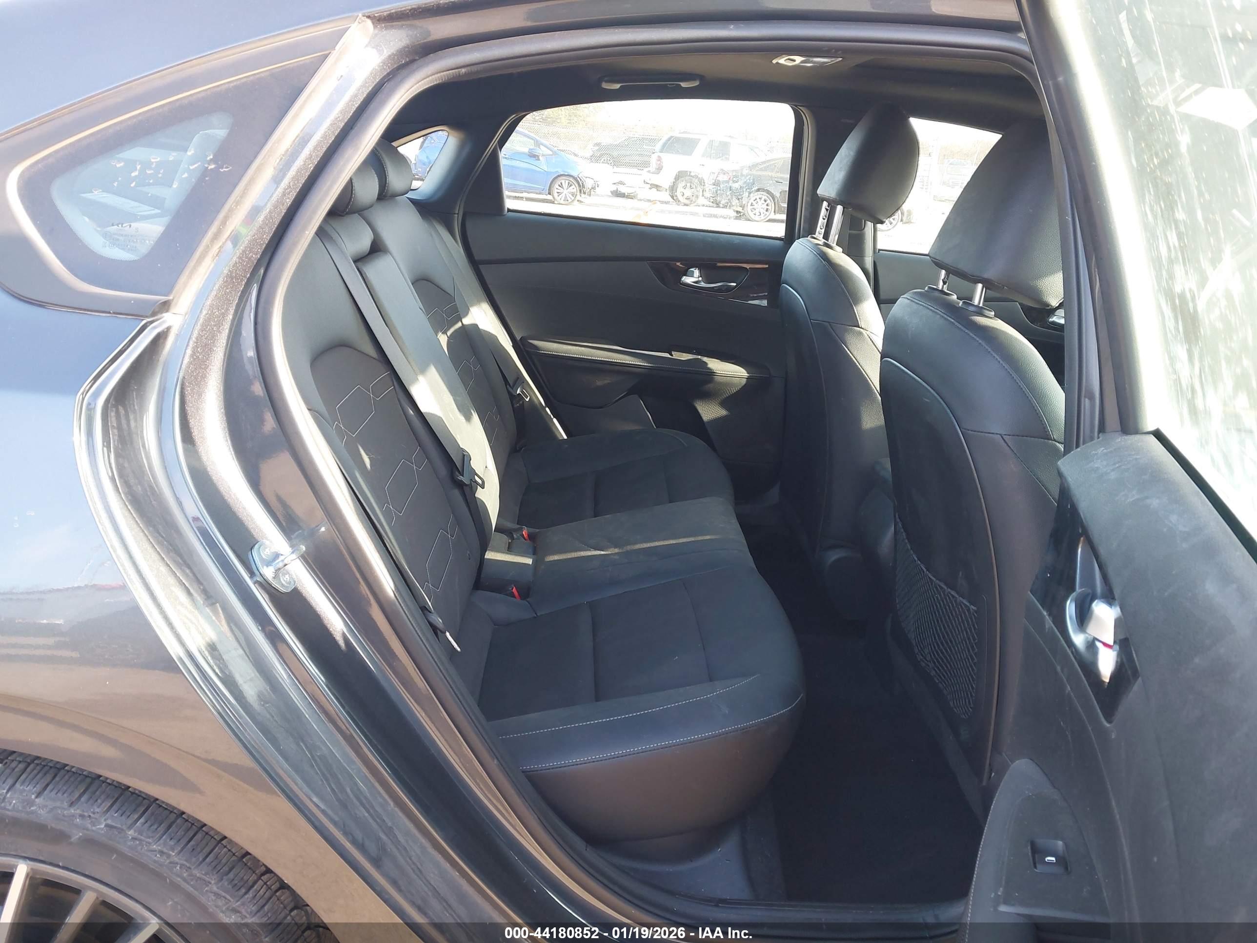 KIA FORTE image 8
