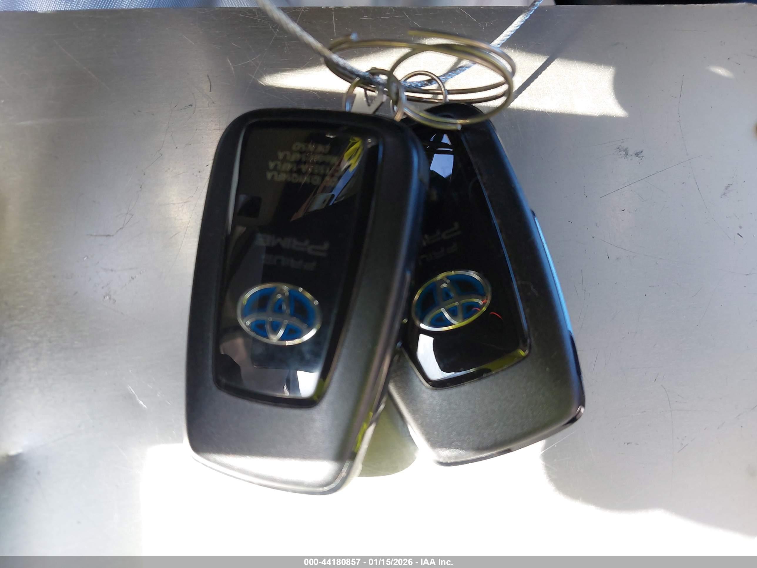 TOYOTA PRIUS image 11