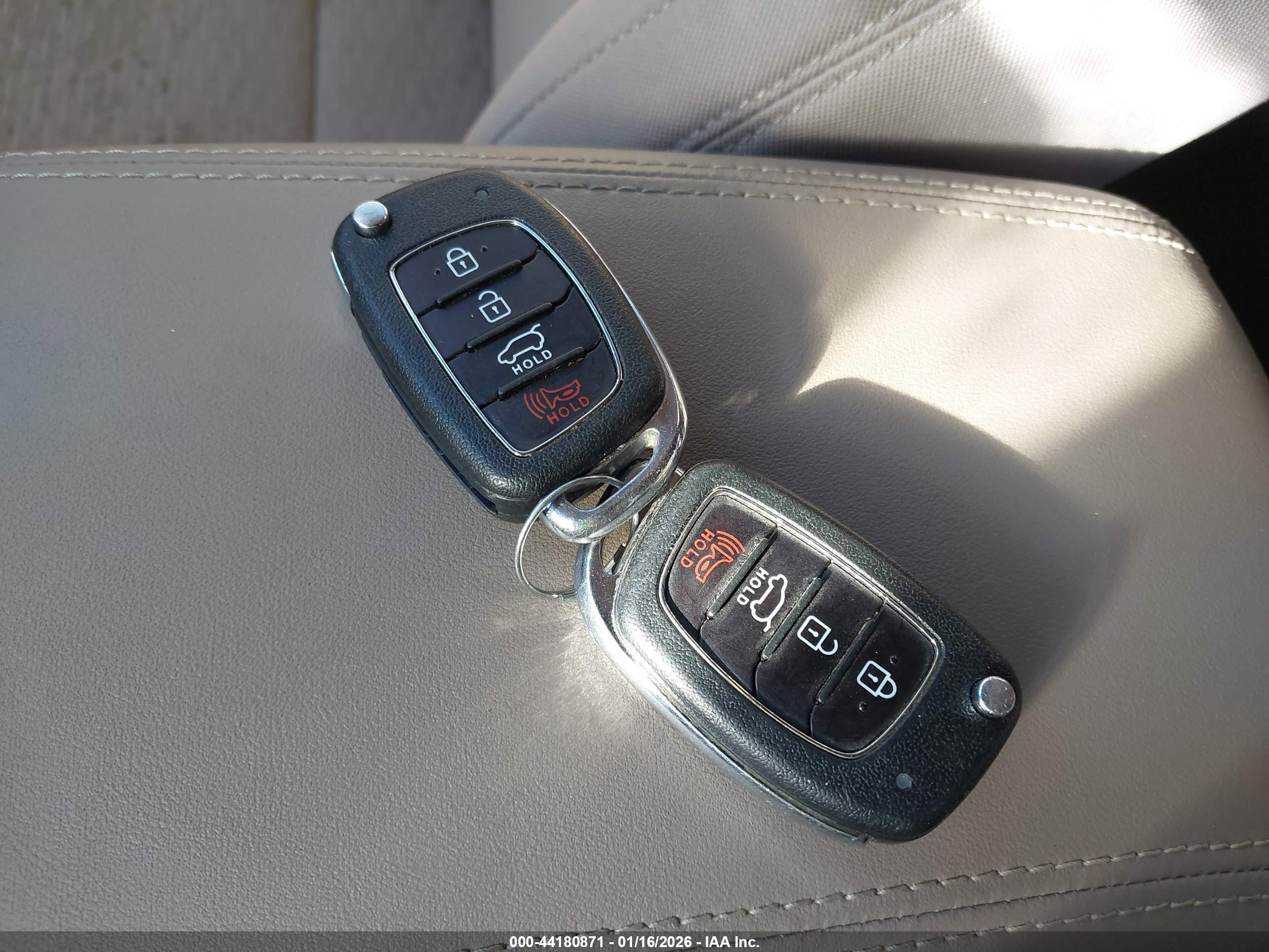 HYUNDAI TUCSON image 11