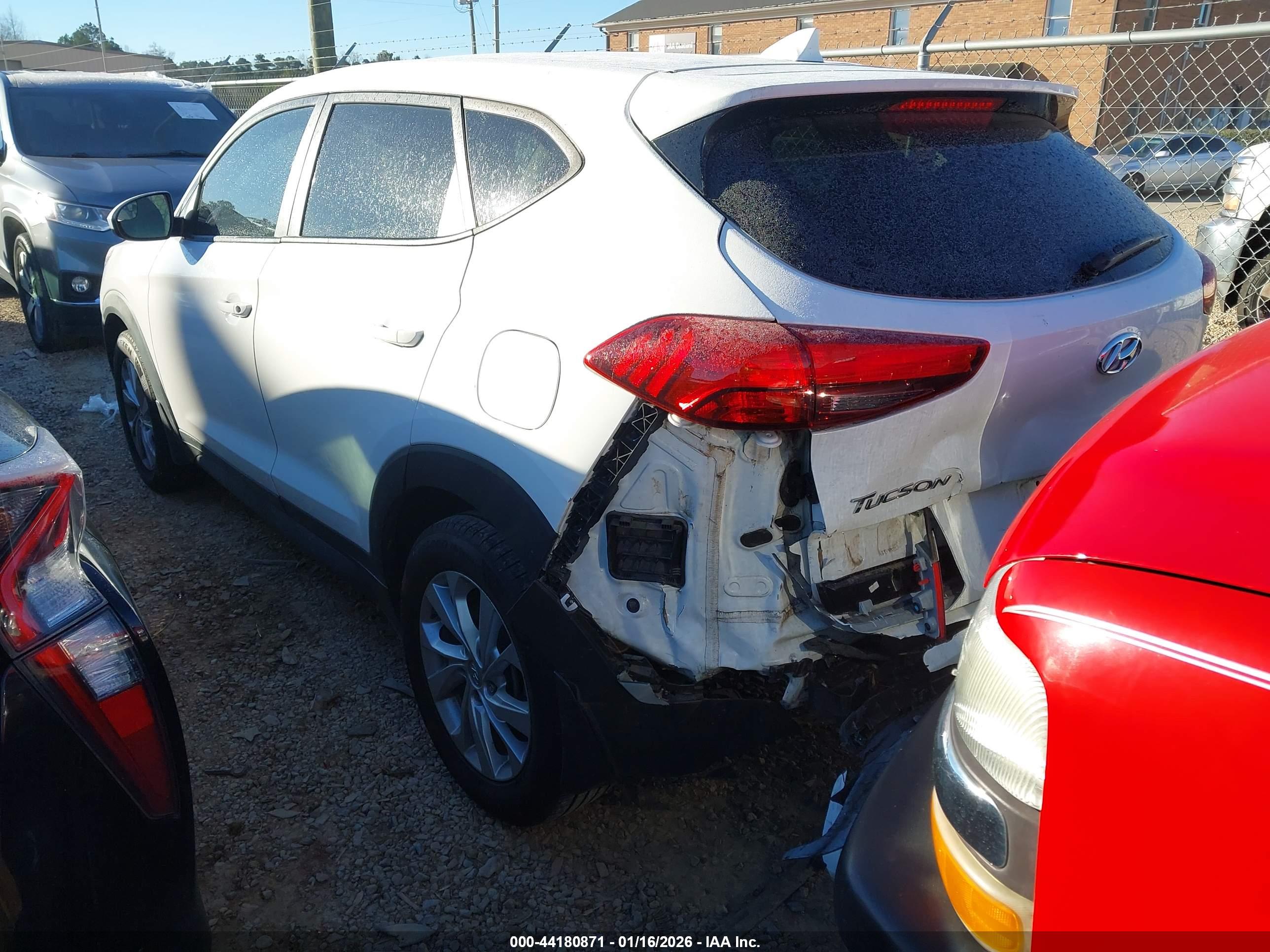 HYUNDAI TUCSON image 3