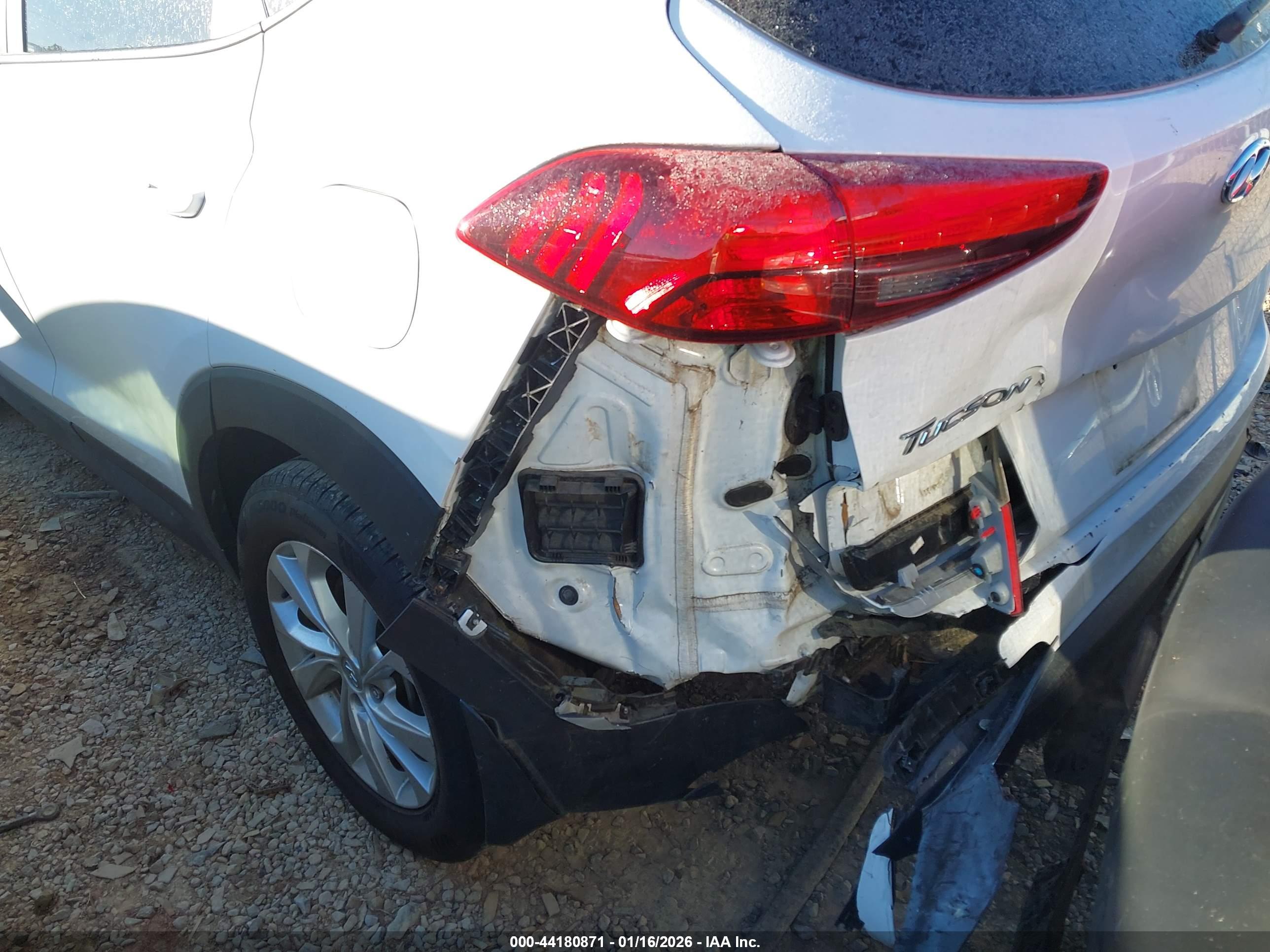 HYUNDAI TUCSON image 6
