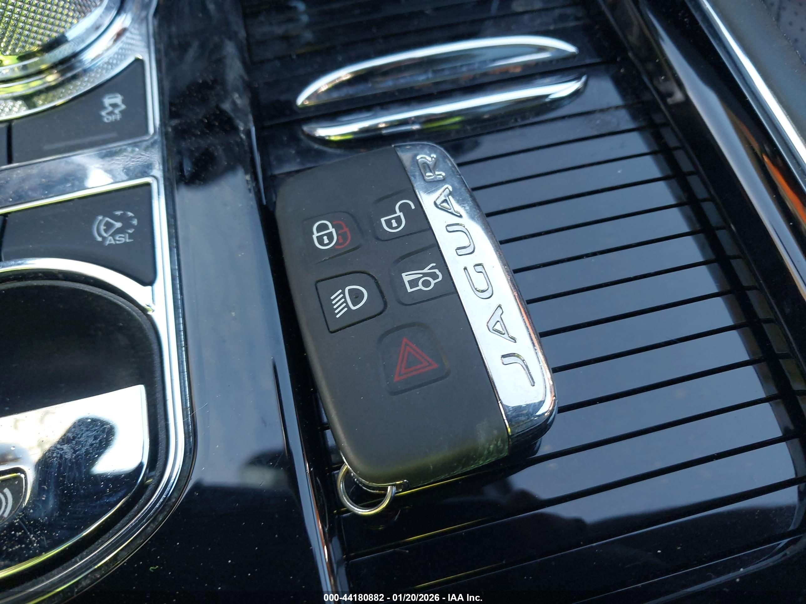 JAGUAR XJ image 11