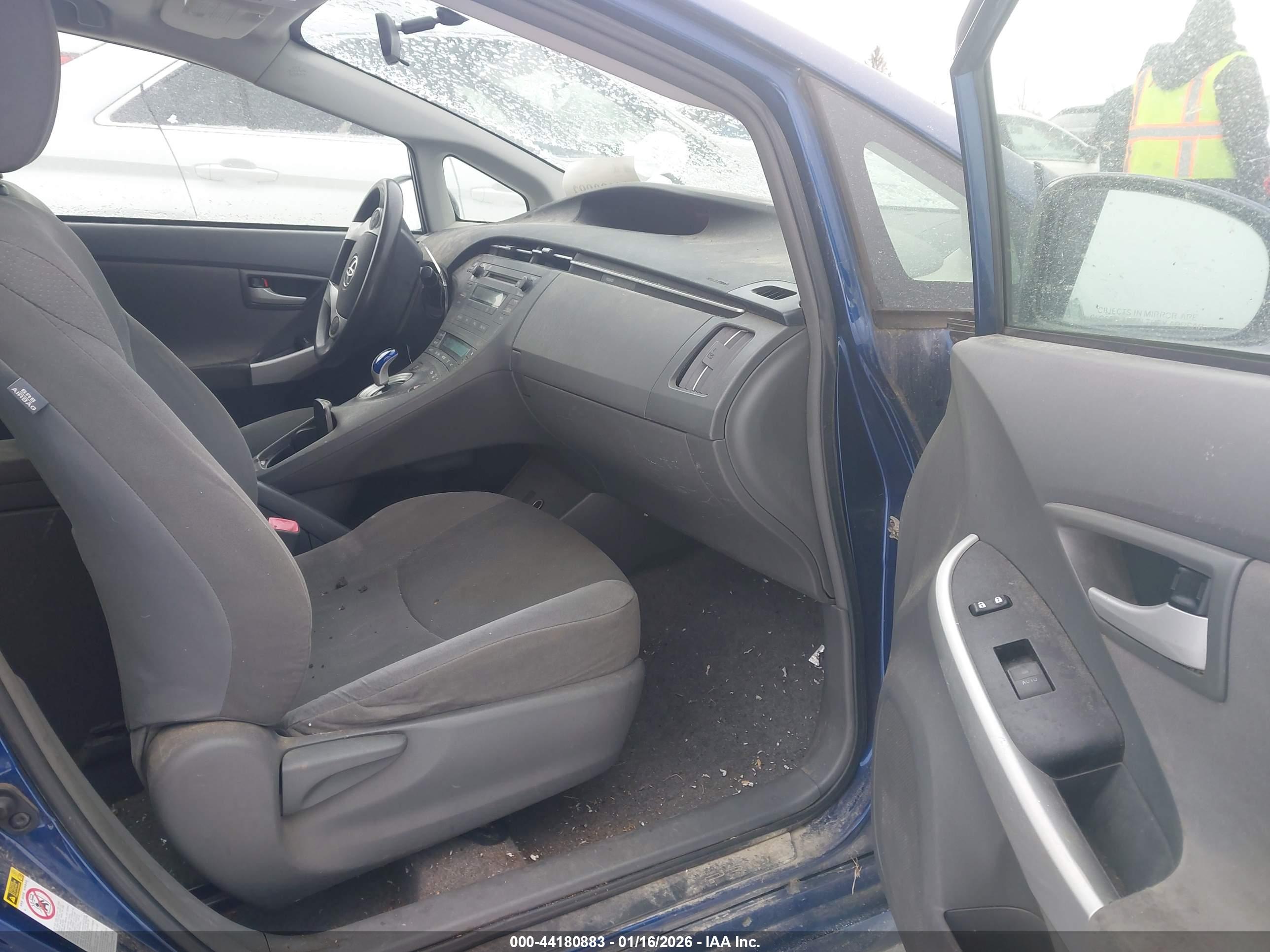 TOYOTA PRIUS image 5