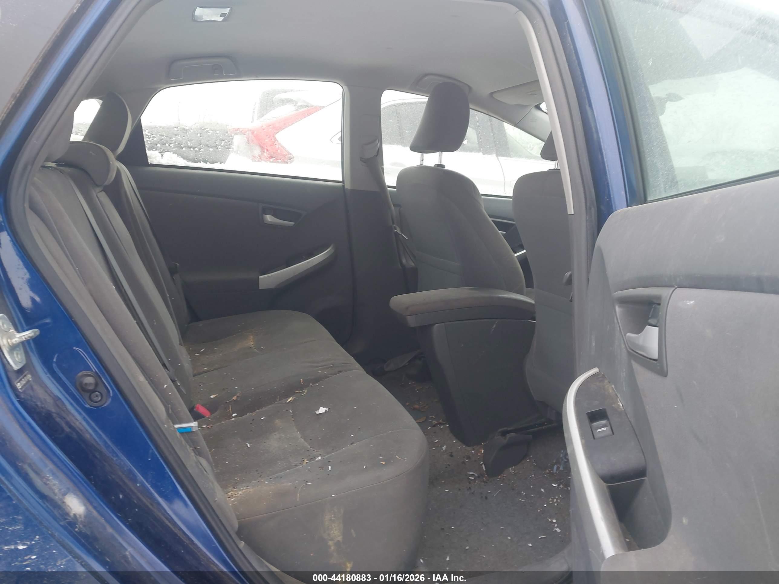 TOYOTA PRIUS image 8