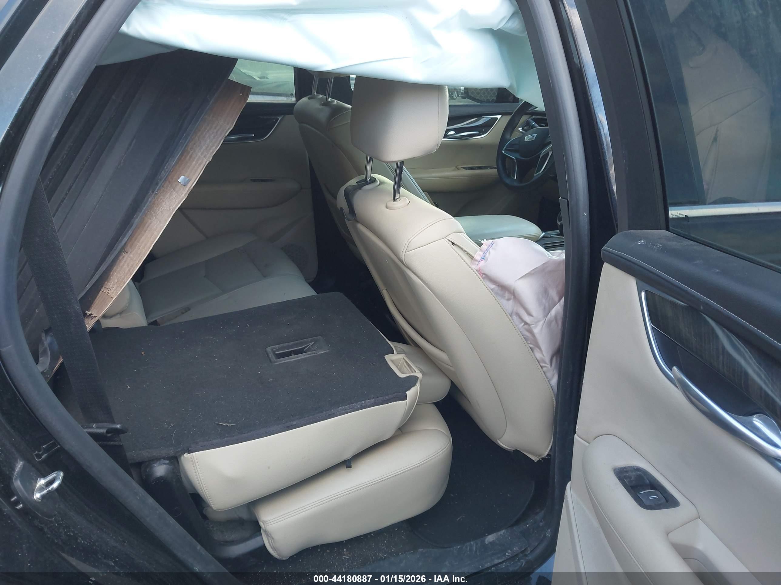 CADILLAC XT5 image 8