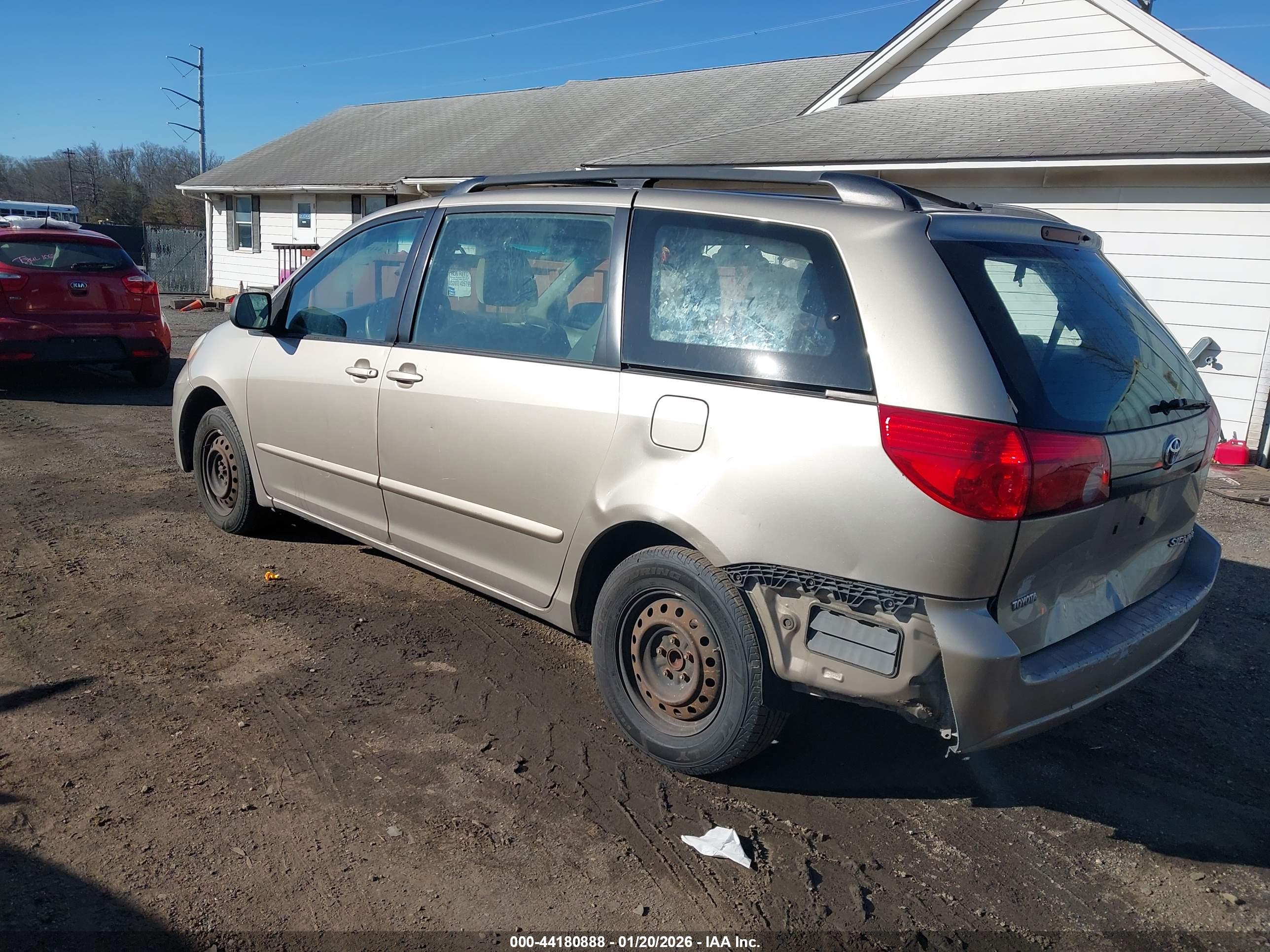 TOYOTA SIENNA image 3