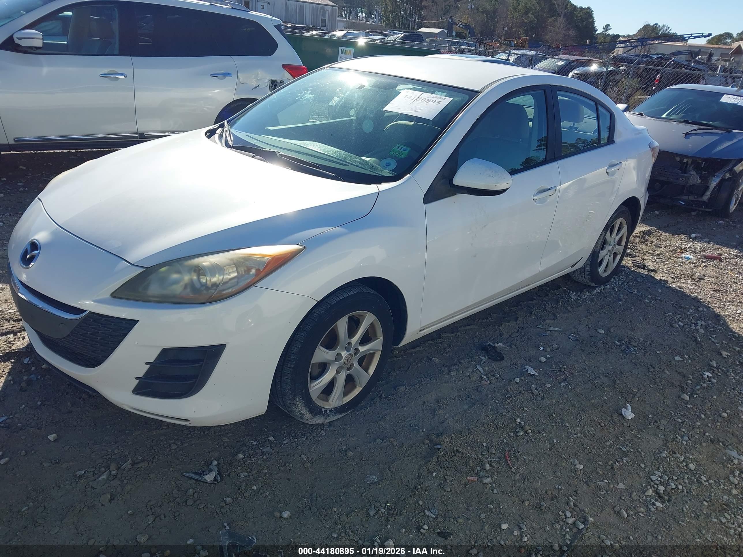 MAZDA MAZDA3 image 2