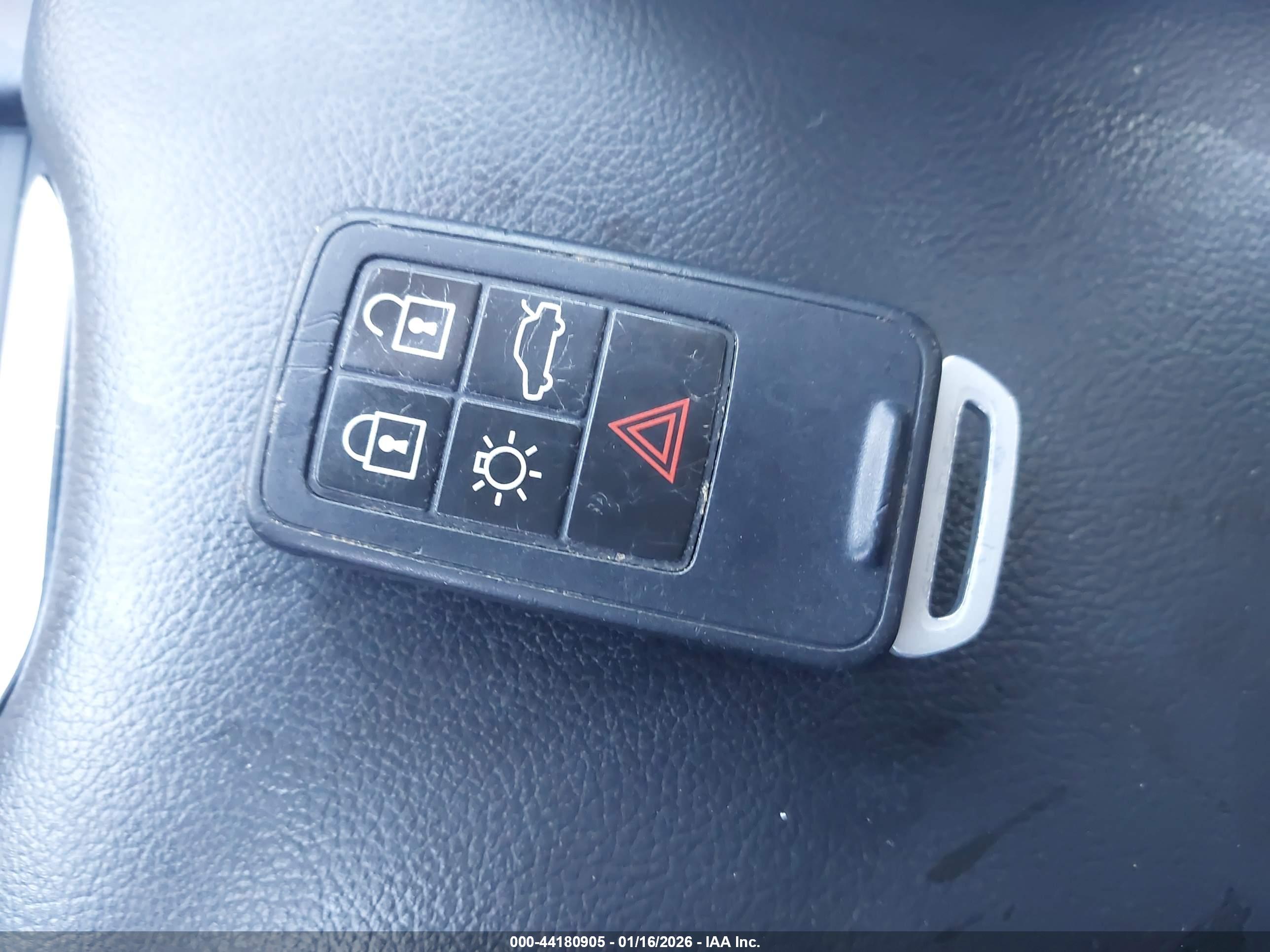 VOLVO XC60 image 11