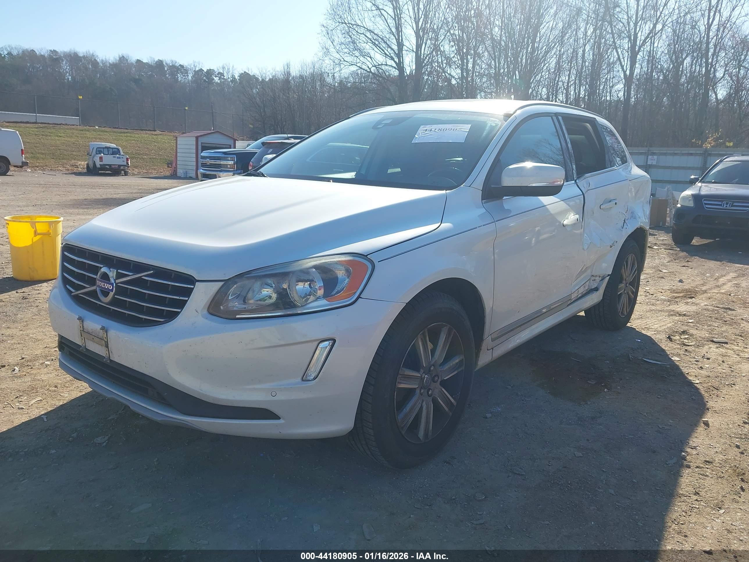 VOLVO XC60 image 2