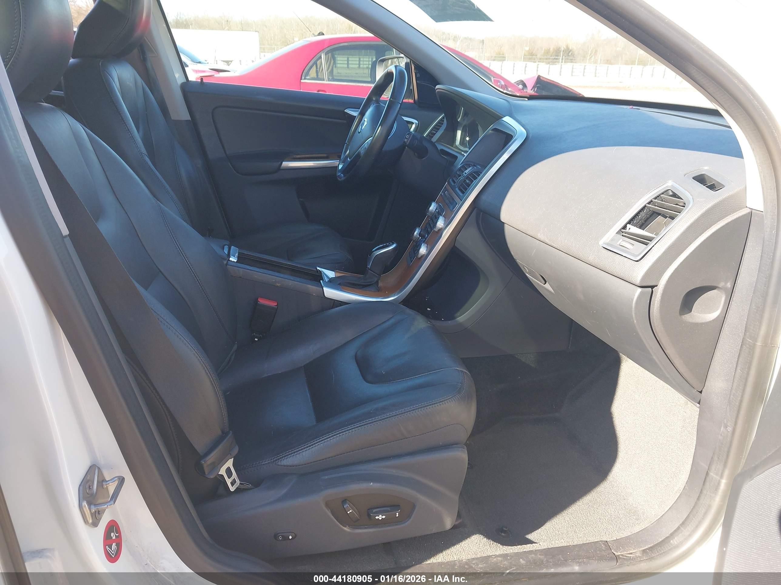 VOLVO XC60 image 5