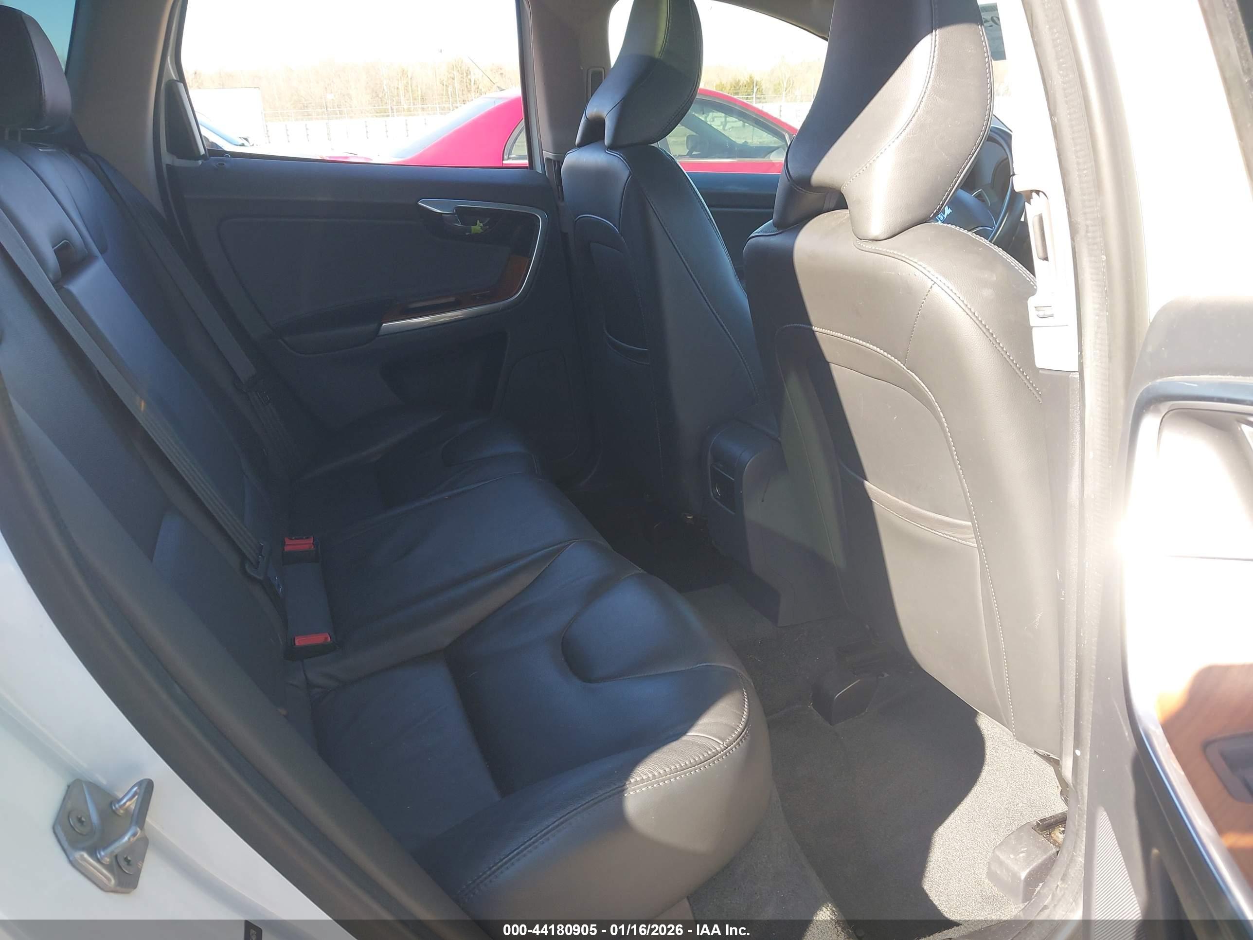 VOLVO XC60 image 8