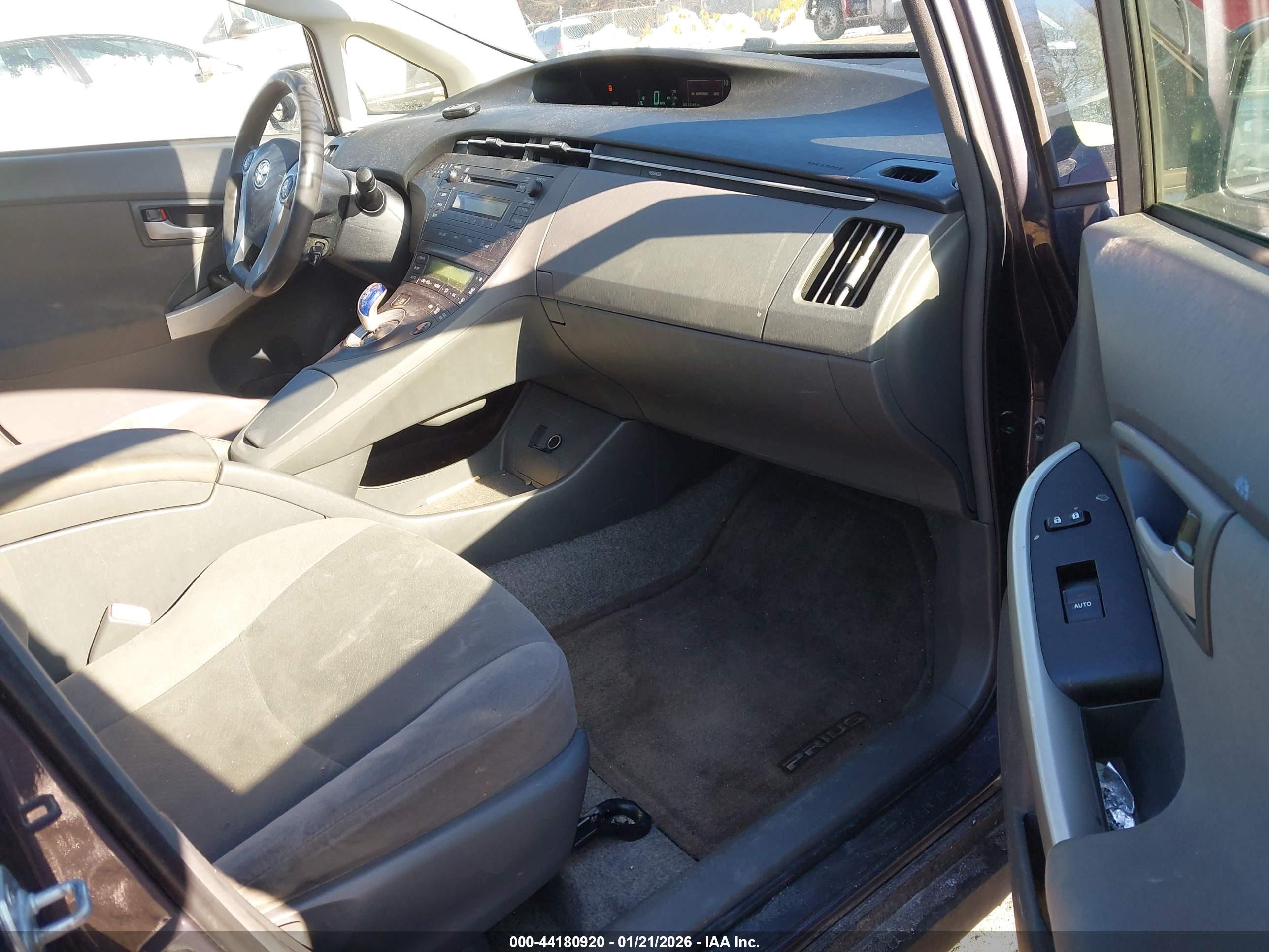 TOYOTA PRIUS image 5