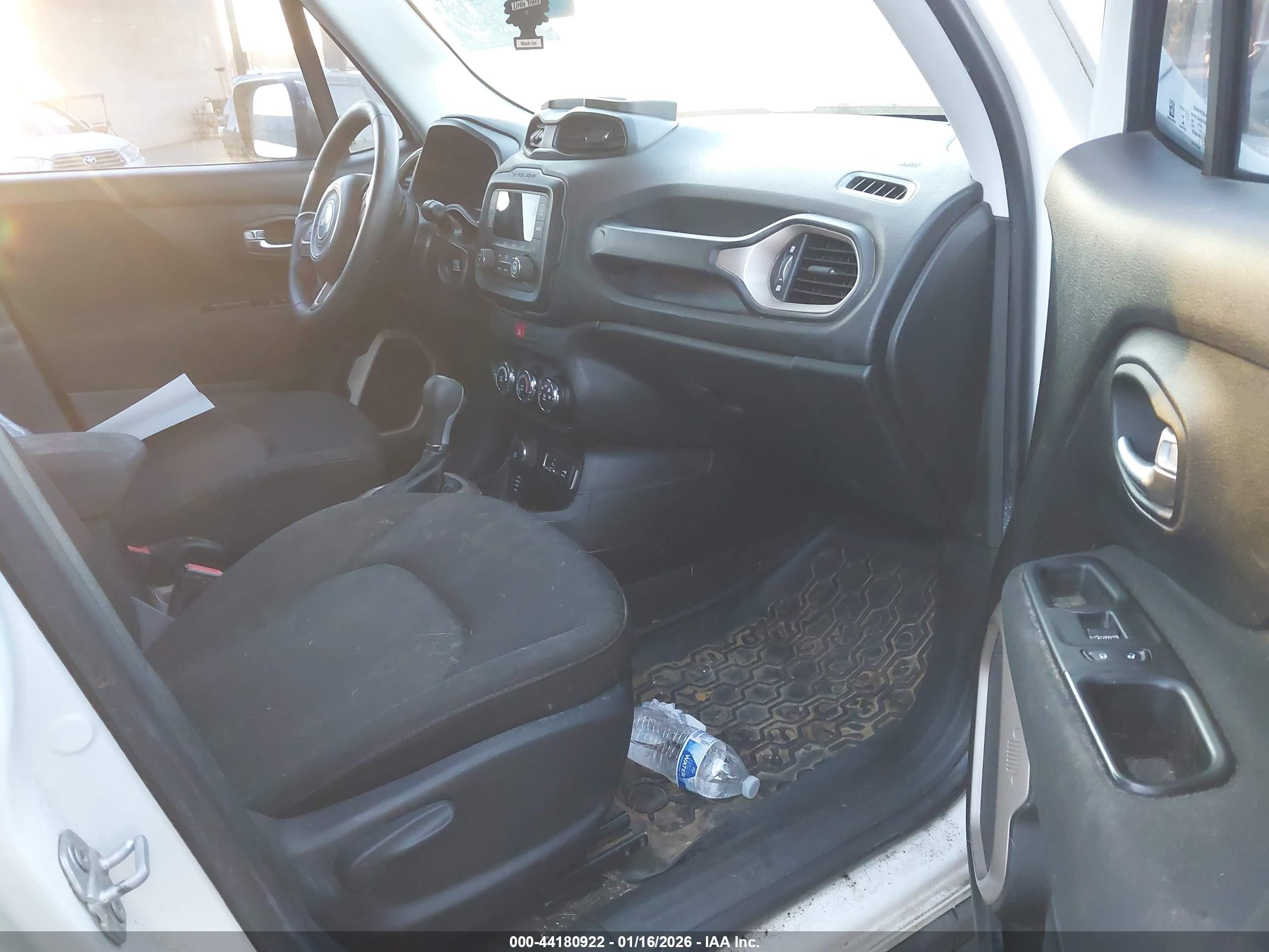 JEEP RENEGADE image 5
