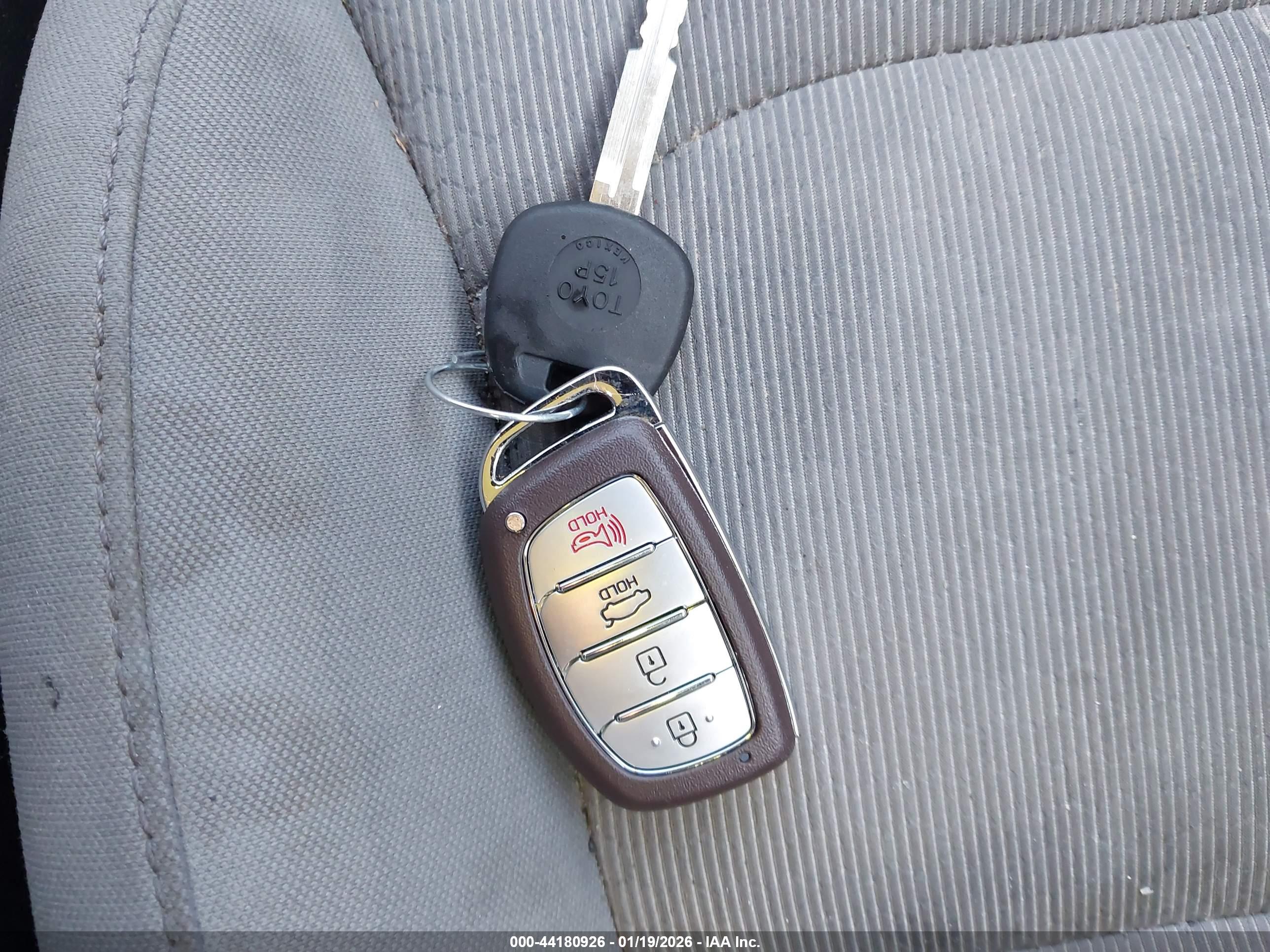 HYUNDAI ELANTRA image 11