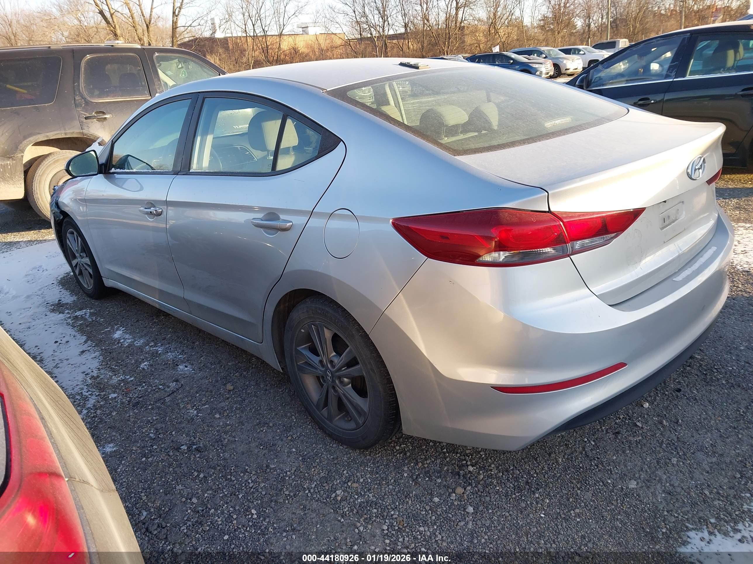 HYUNDAI ELANTRA image 3