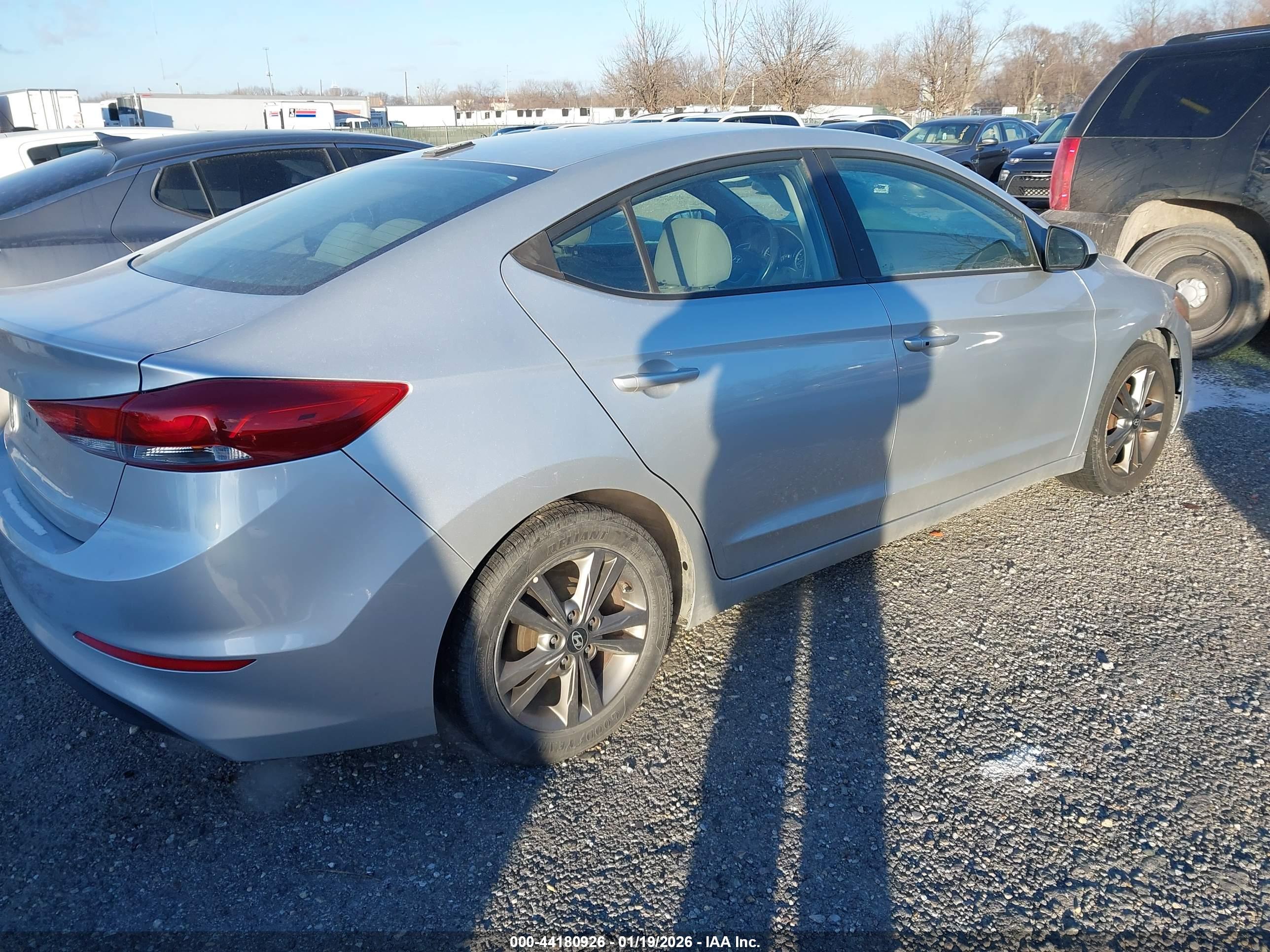 HYUNDAI ELANTRA image 4