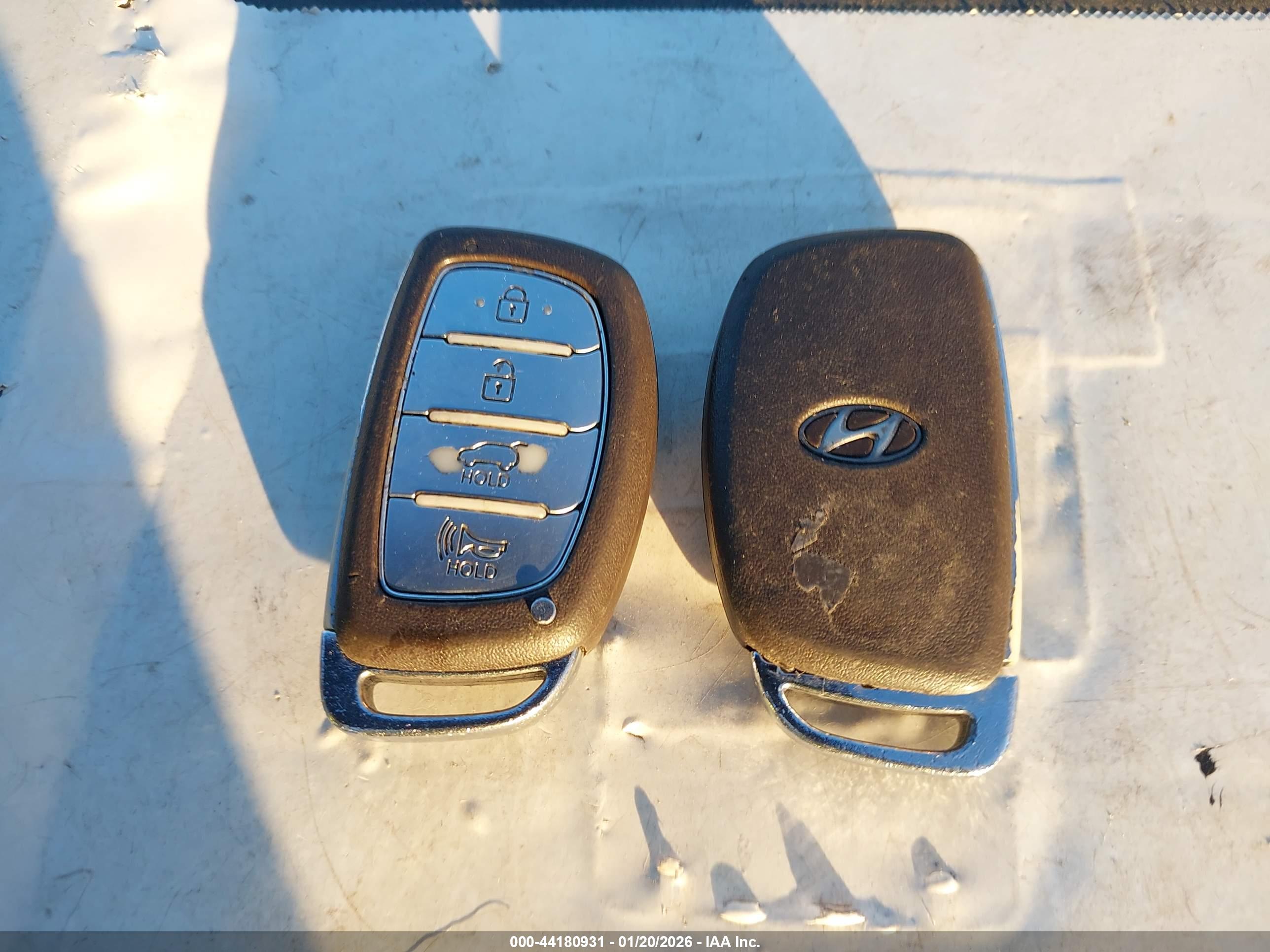 HYUNDAI TUCSON image 11
