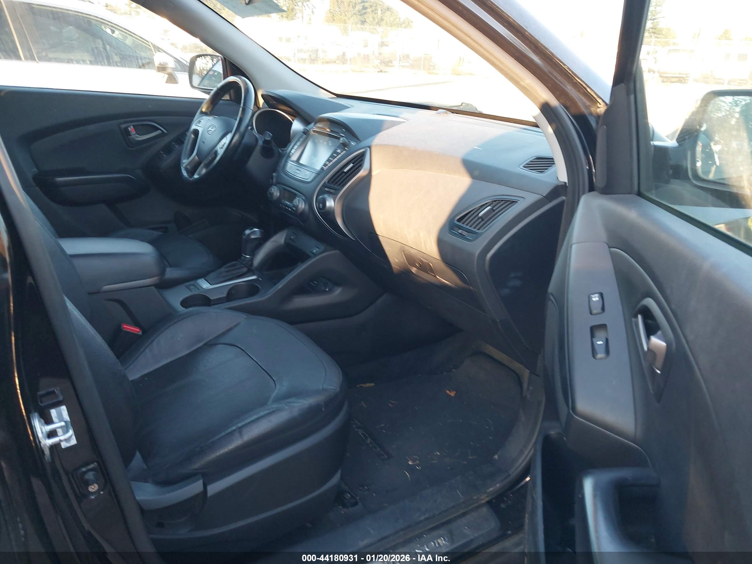 HYUNDAI TUCSON image 5