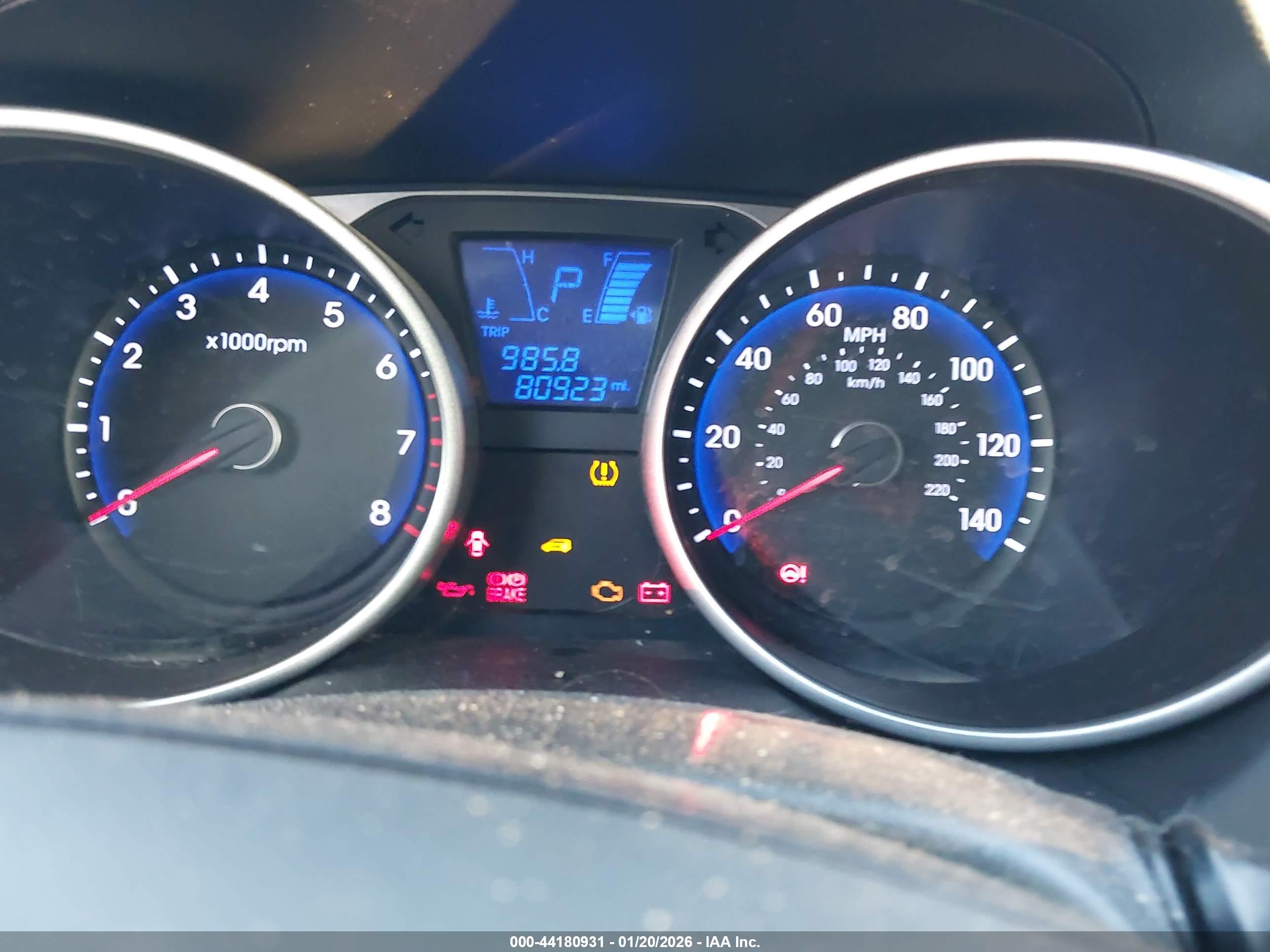 HYUNDAI TUCSON image 7