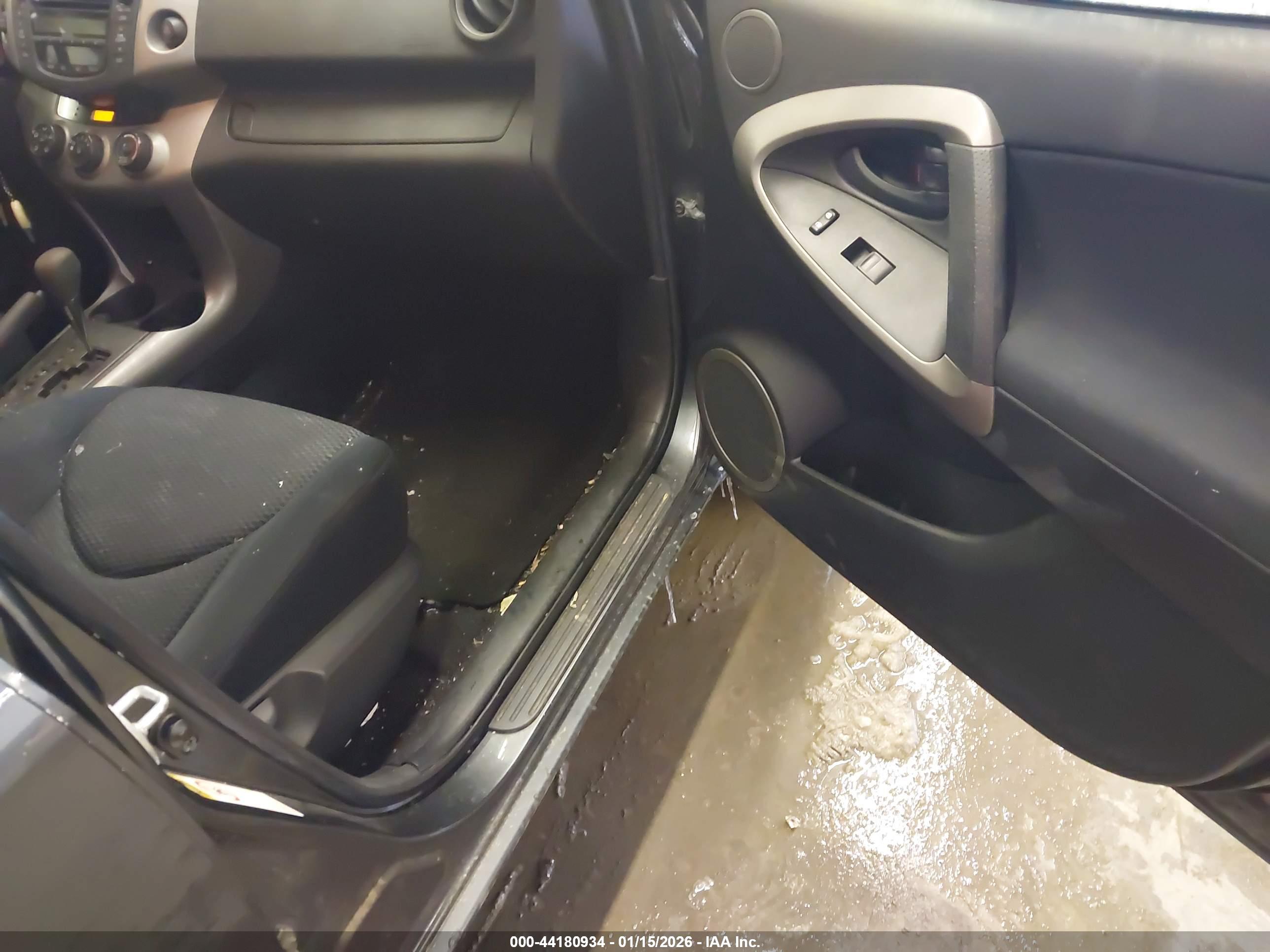 TOYOTA RAV4 image 5