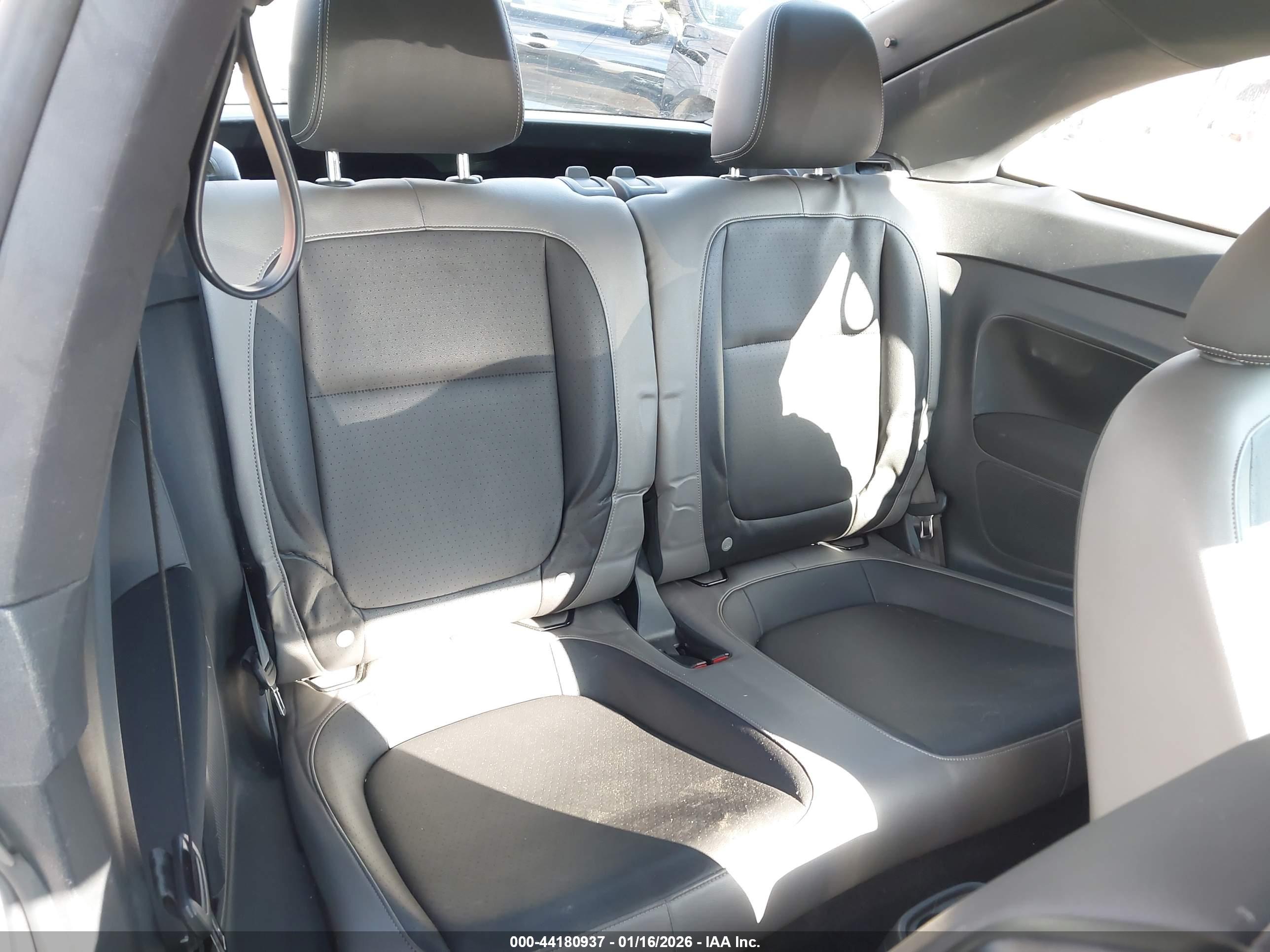 VOLKSWAGEN BEETLE image 8