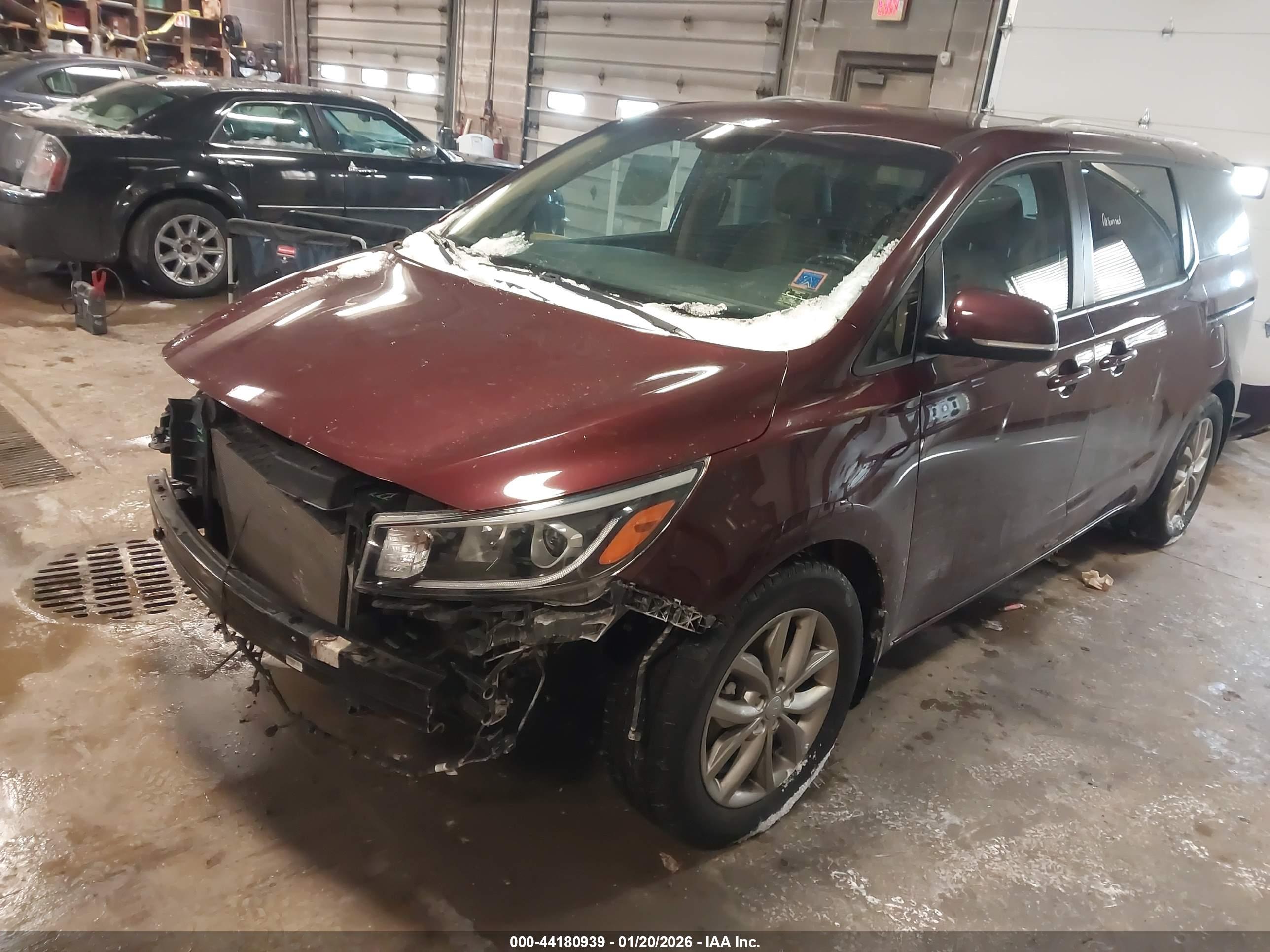 KIA SEDONA image 2