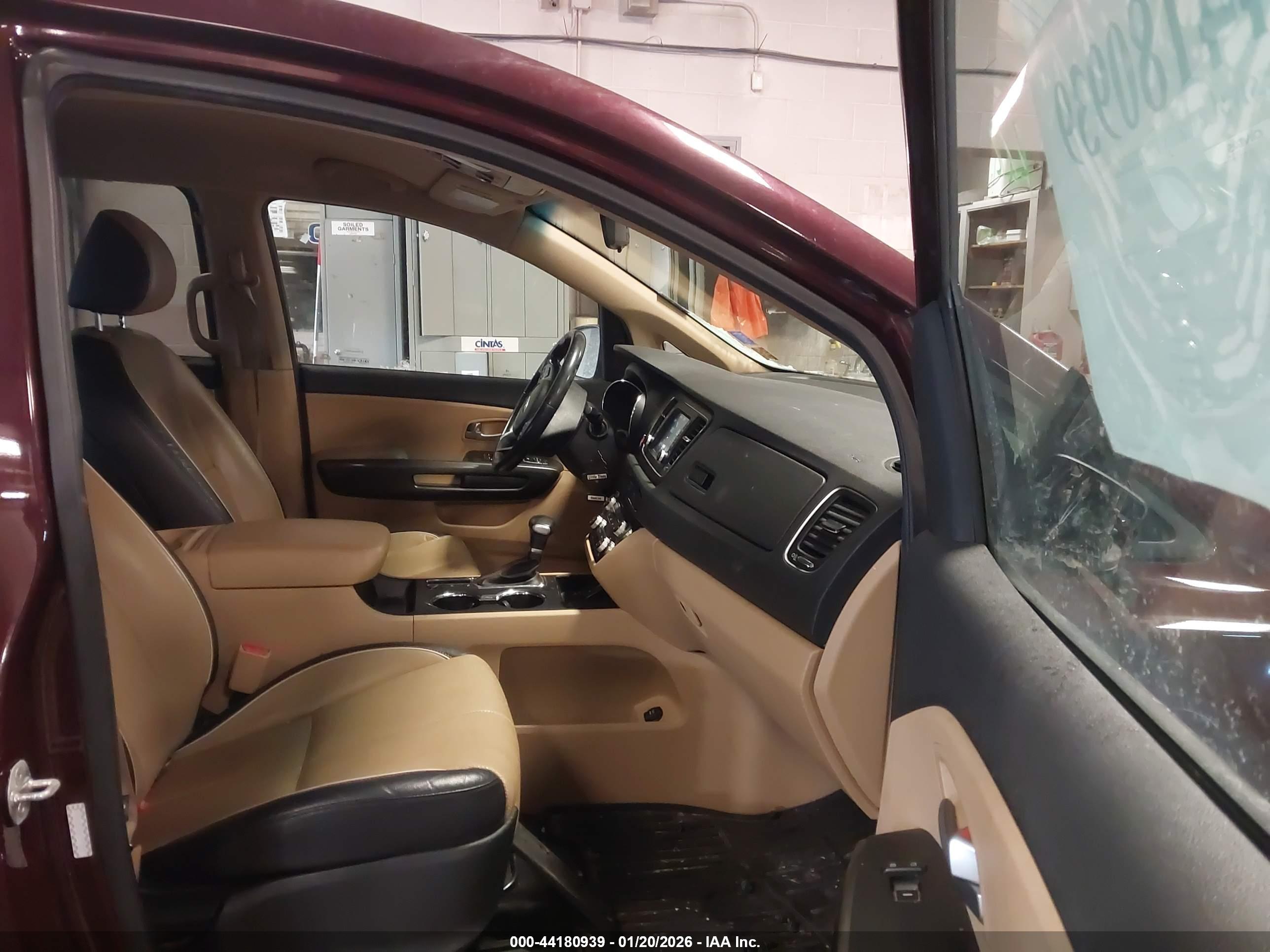 KIA SEDONA image 5