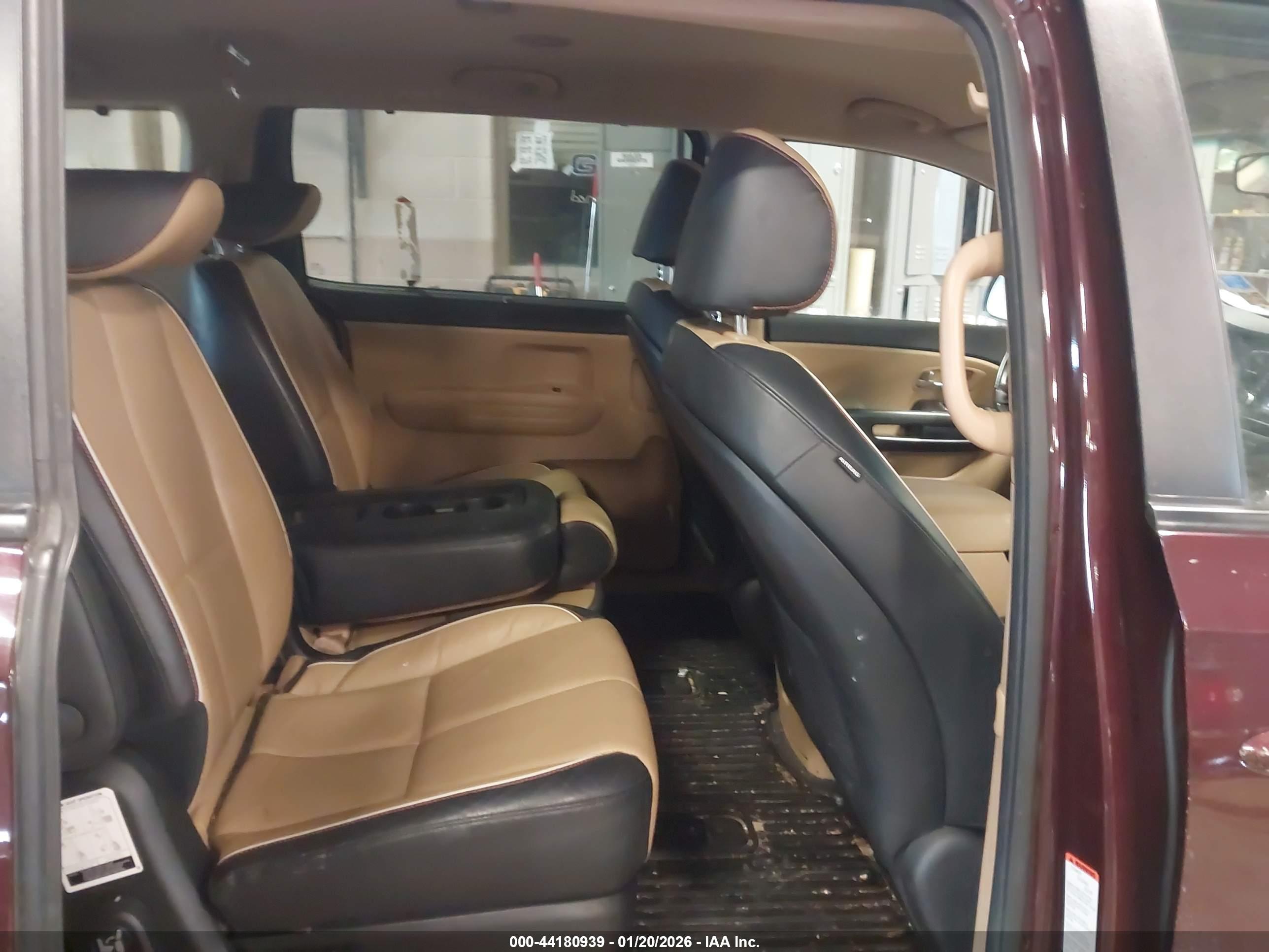KIA SEDONA image 8