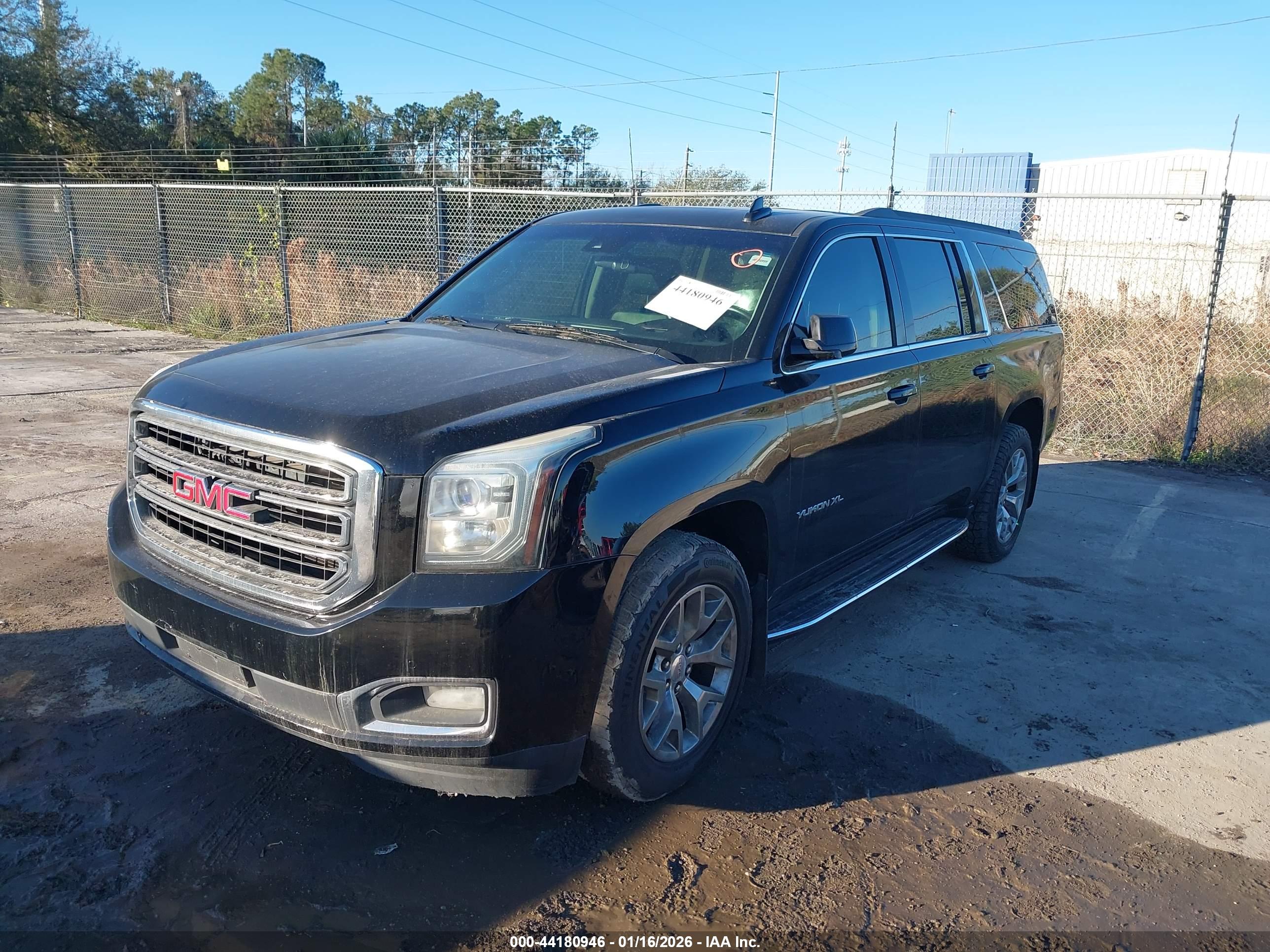 GMC YUKON image 2