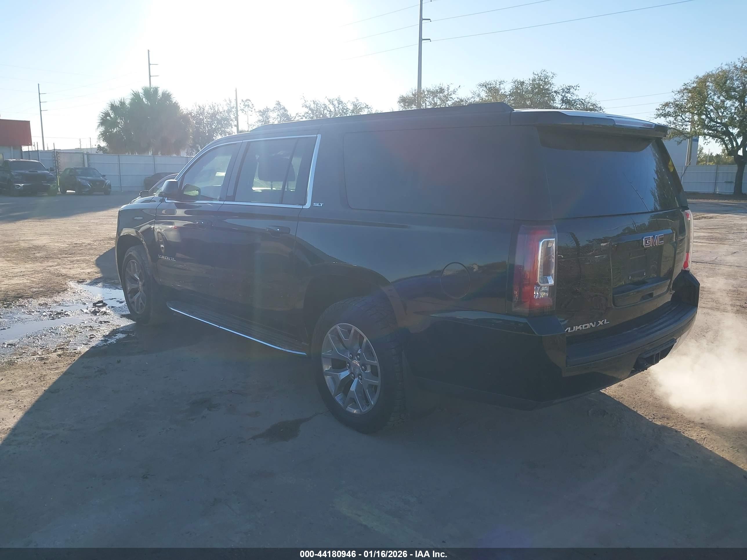 GMC YUKON image 3