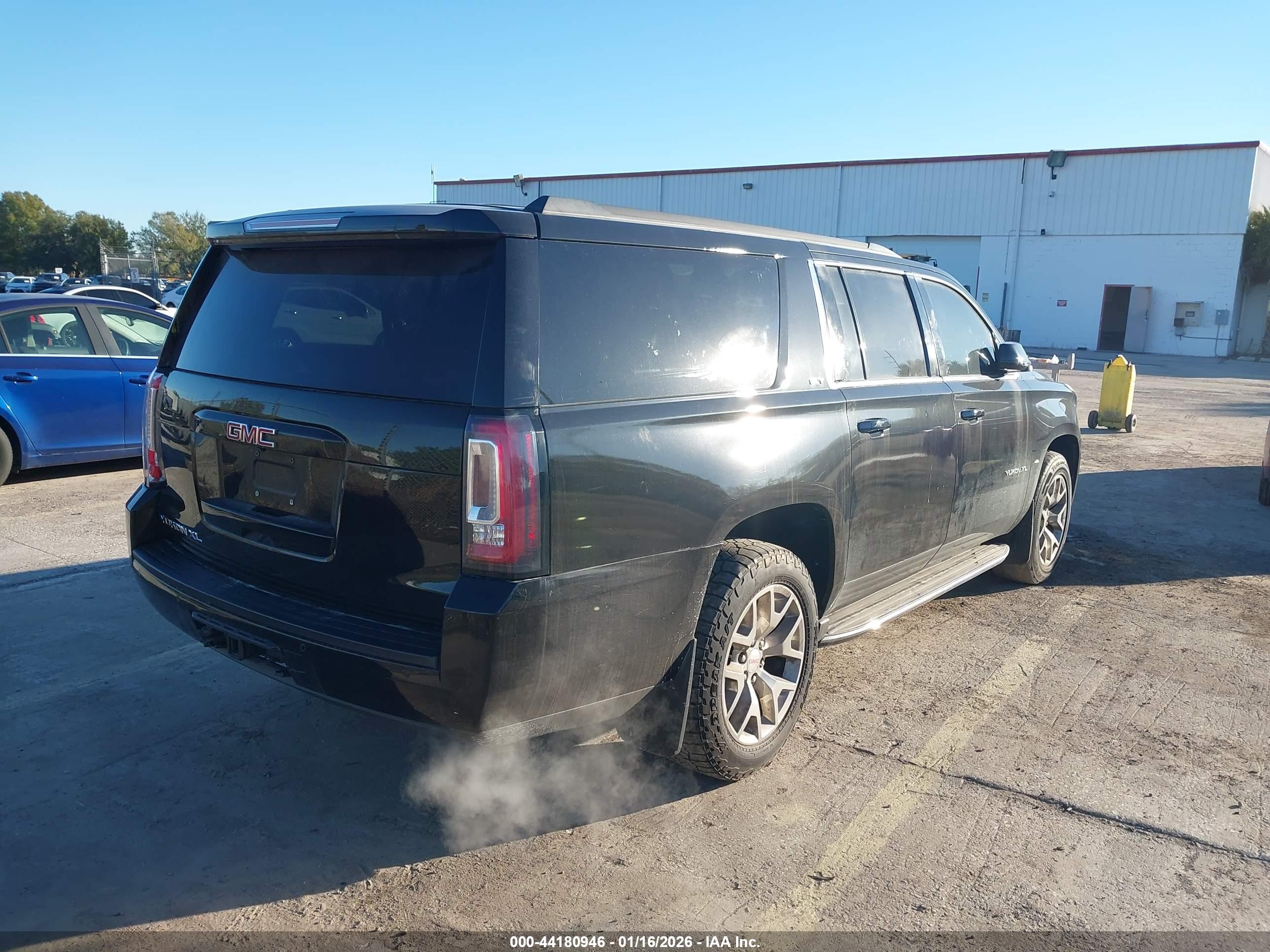 GMC YUKON image 4