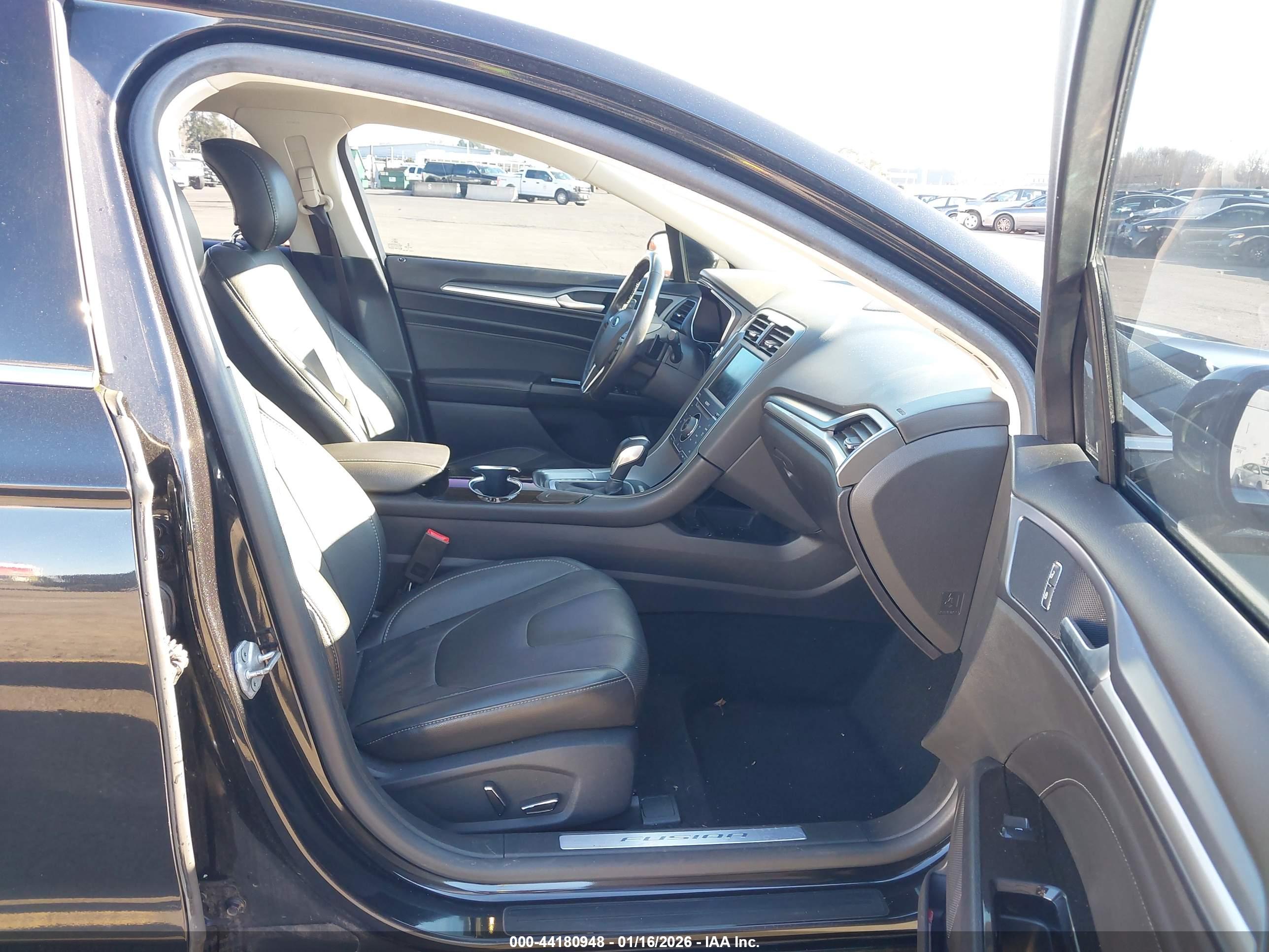 FORD FUSION image 5
