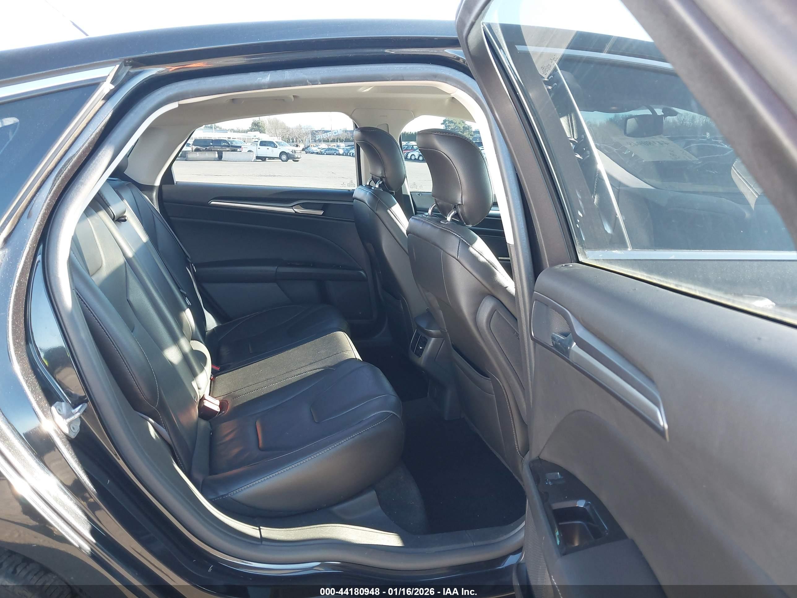 FORD FUSION image 8