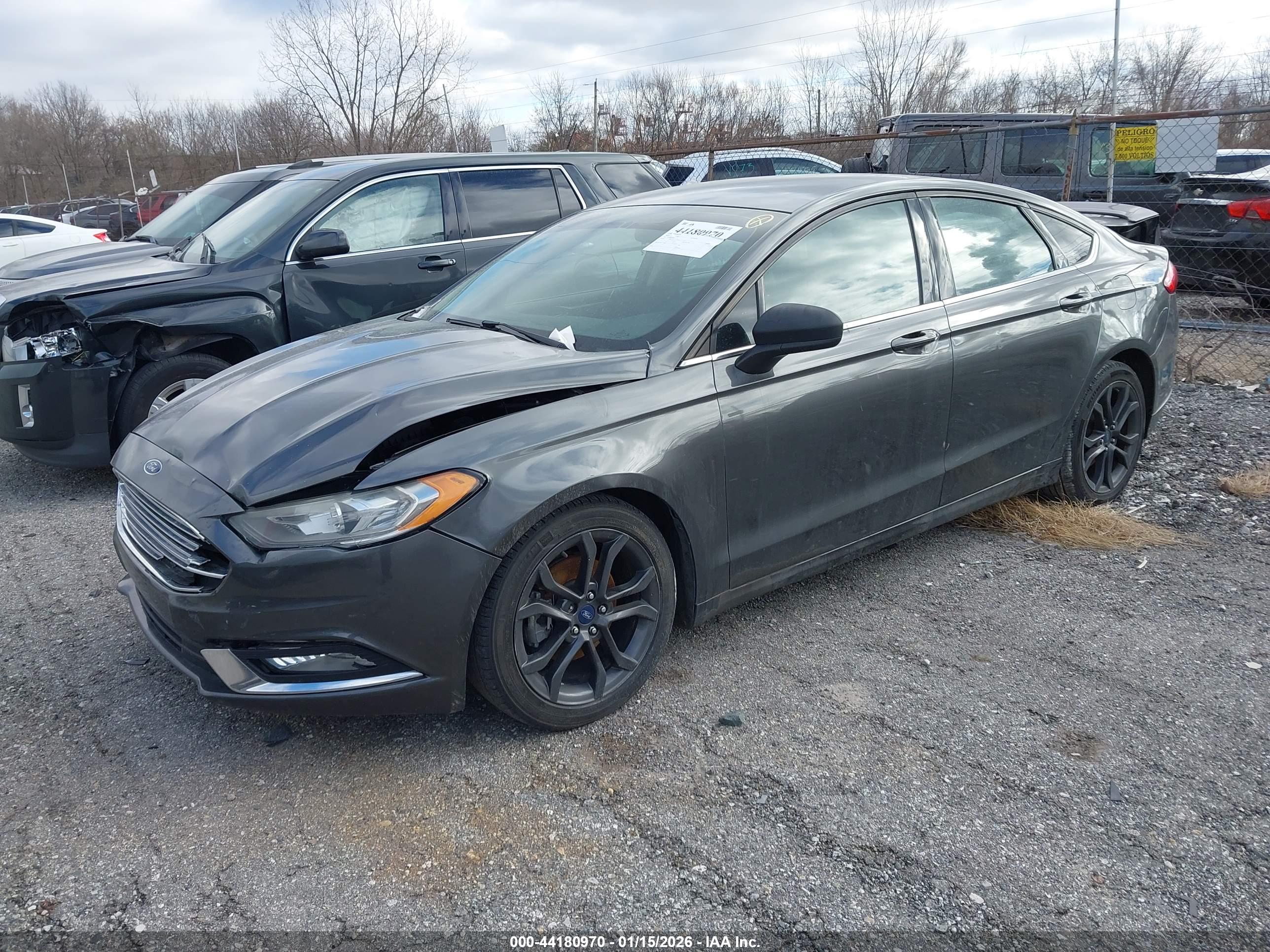 FORD FUSION image 2