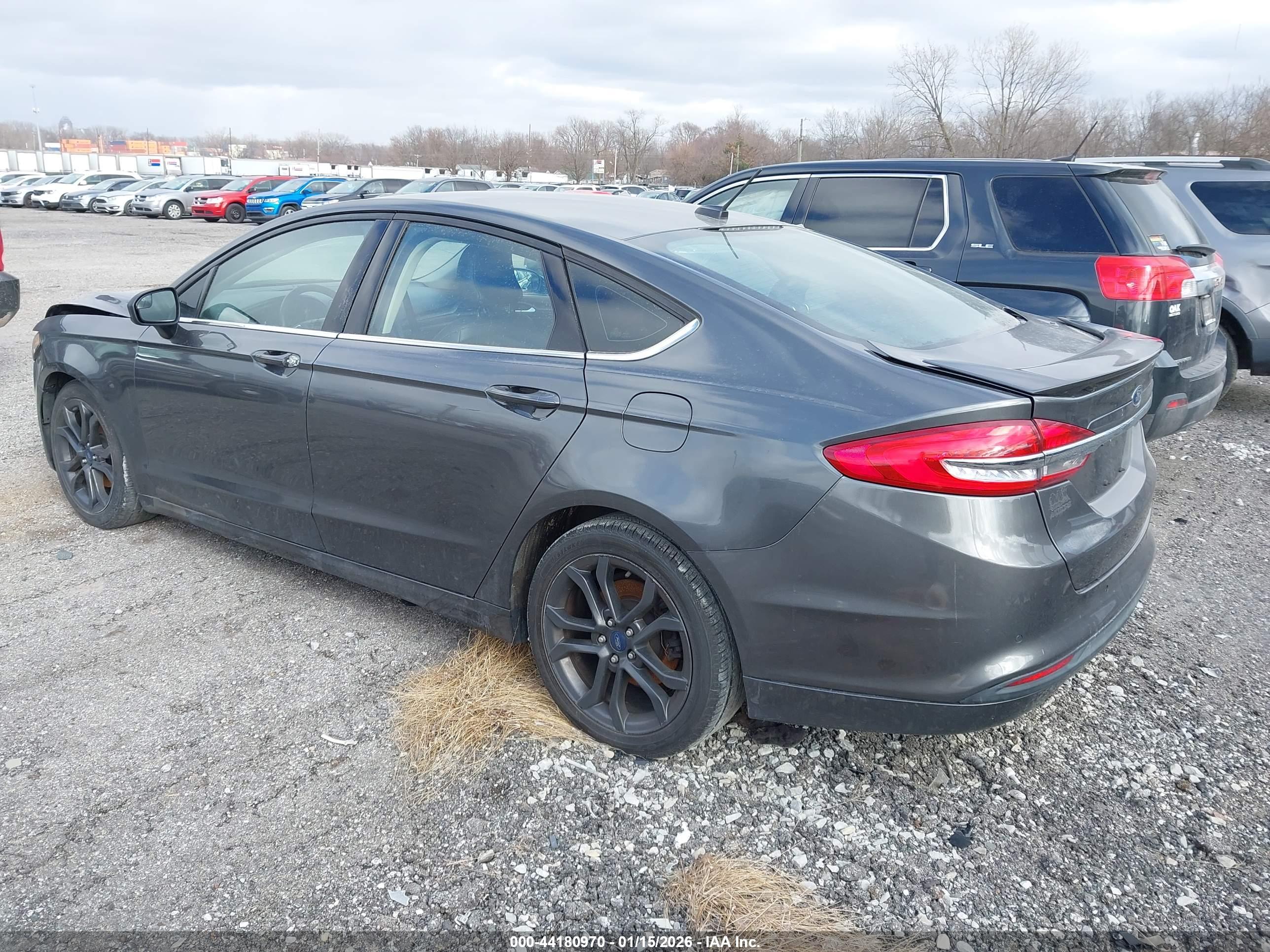 FORD FUSION image 3