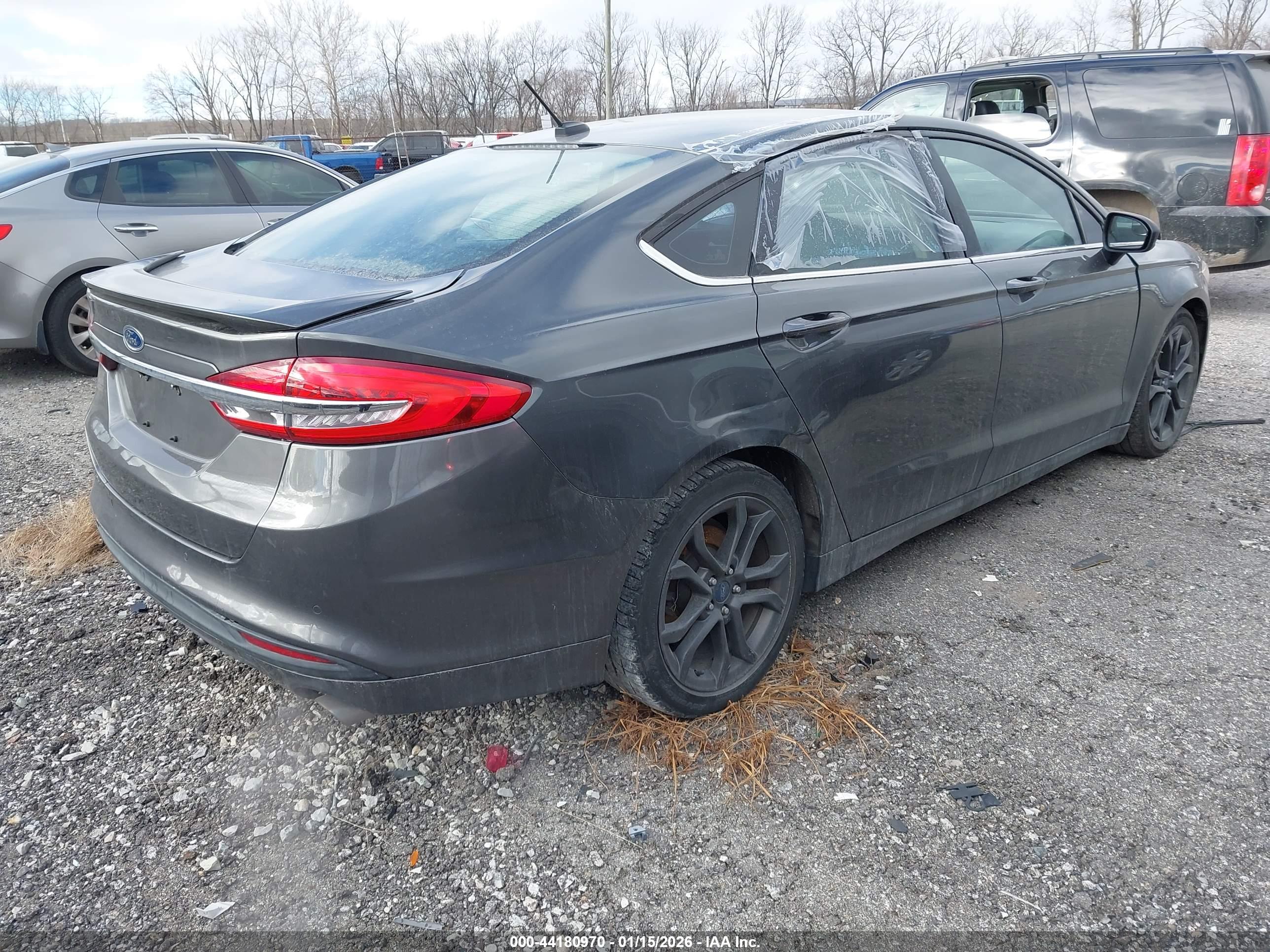FORD FUSION image 4