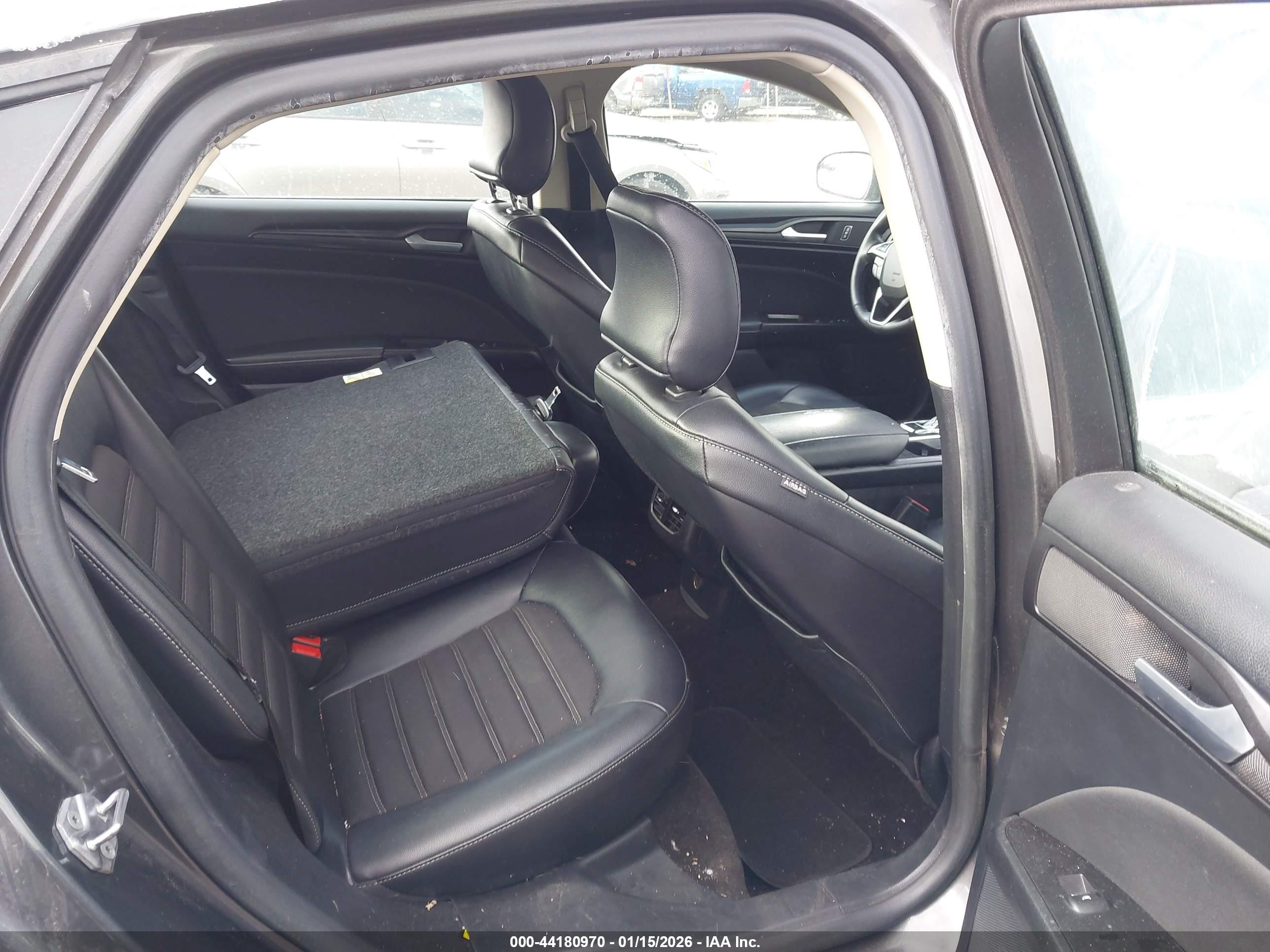 FORD FUSION image 8